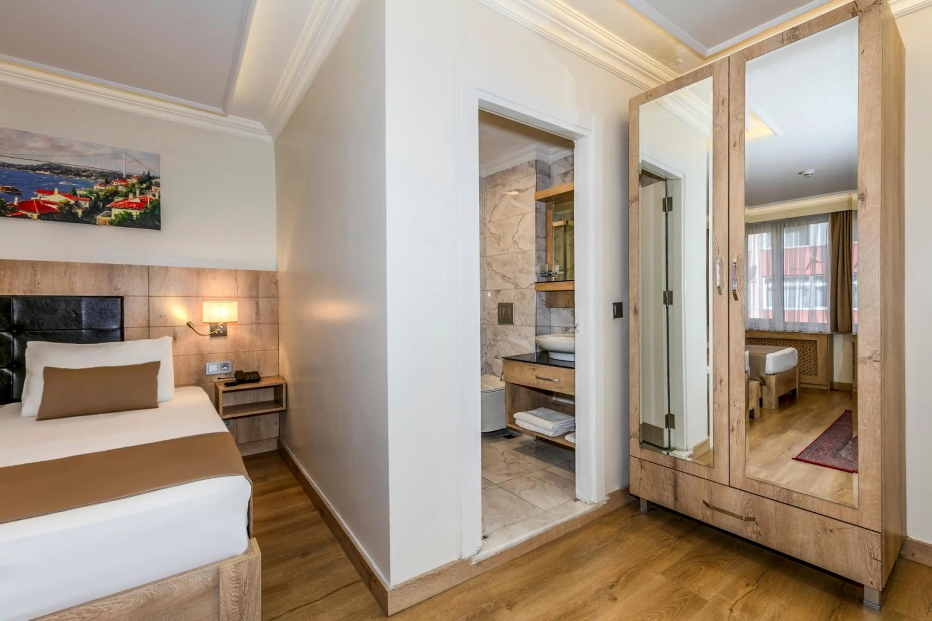 Photo of the whole room, Bed in Istanbul Old City Topkapi Porta Romanos Hotel Ottoman Heritage