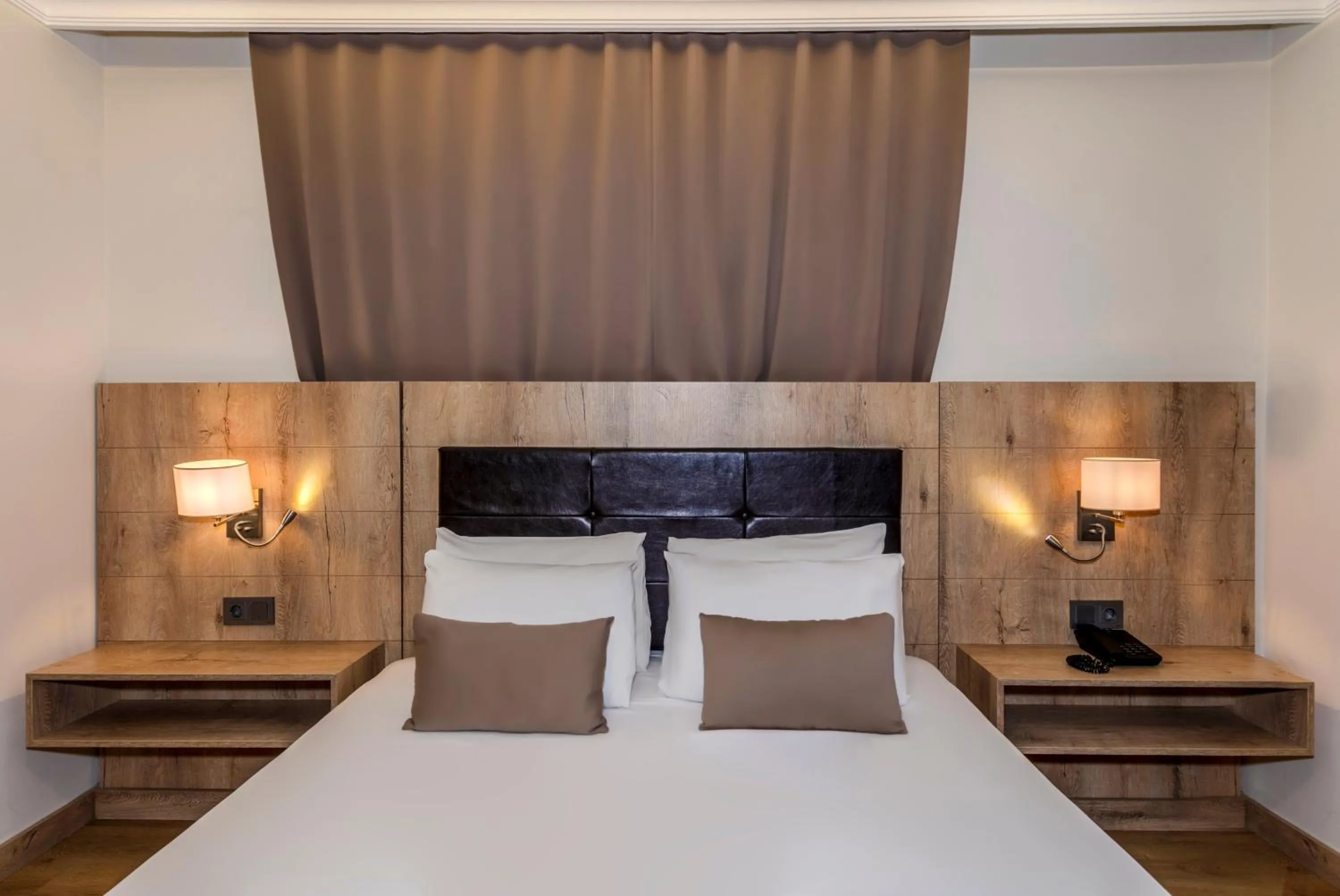 Photo of the whole room, Bed in Istanbul Old City Topkapi Porta Romanos Hotel Ottoman Heritage