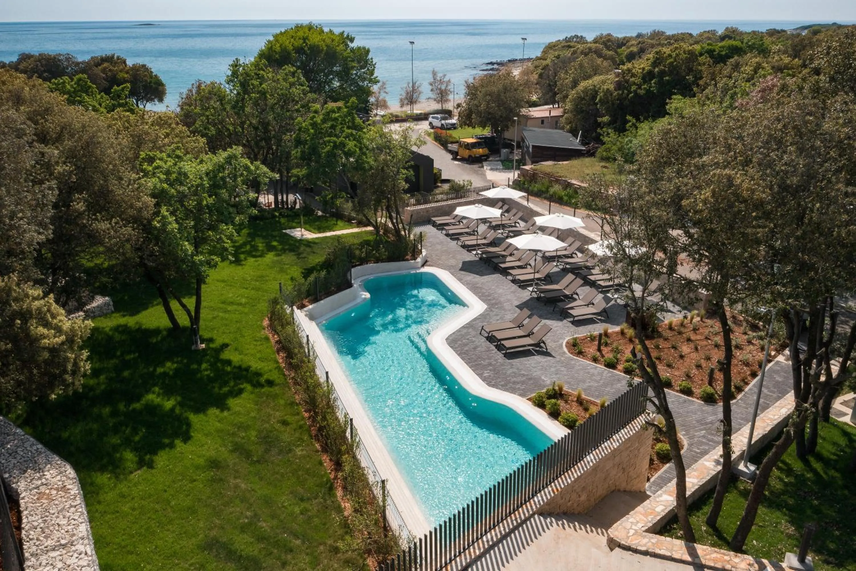 Day in Luxury Glamping Beach Villas Porto Bus