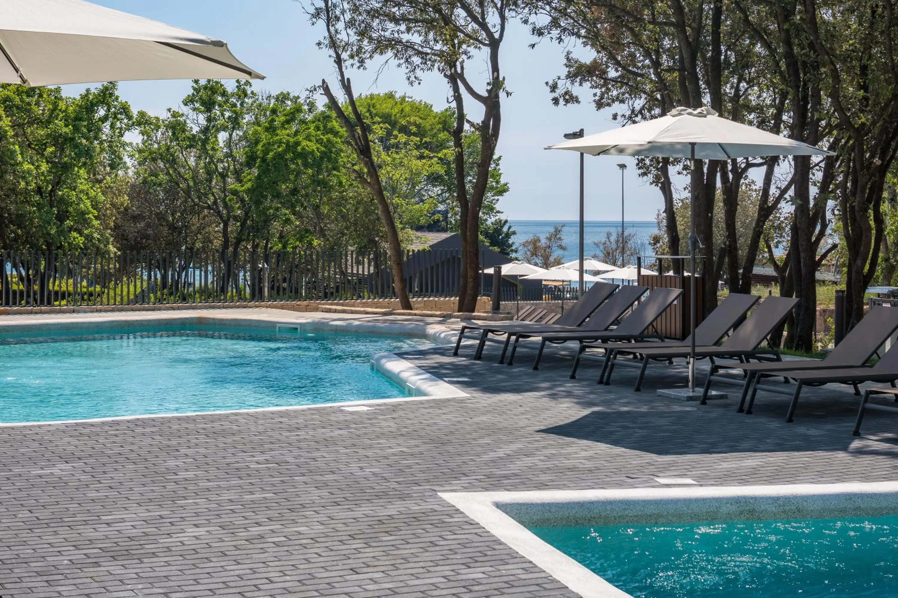 Day in Luxury Glamping Beach Villas Porto Bus