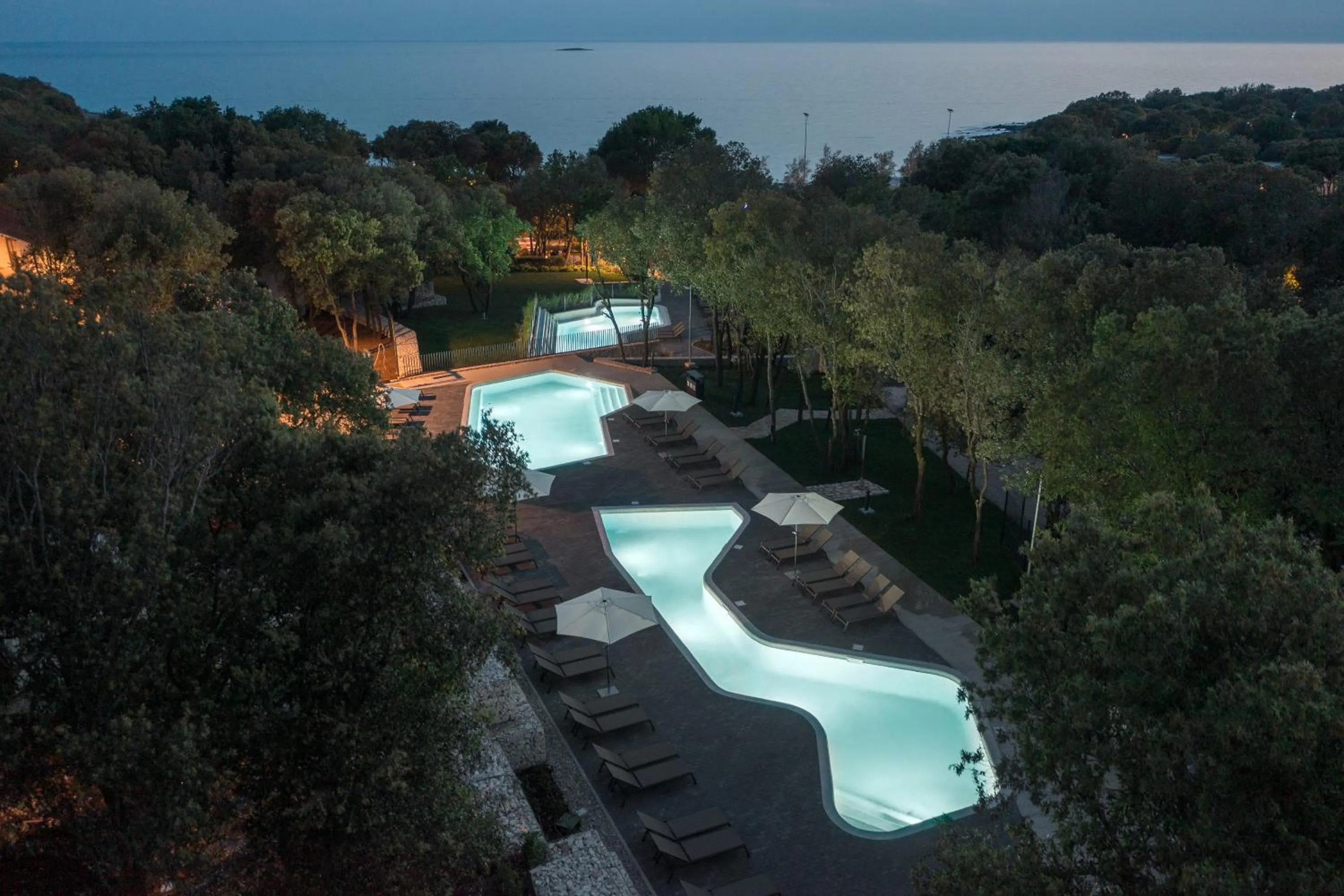 Night in Luxury Glamping Beach Villas Porto Bus