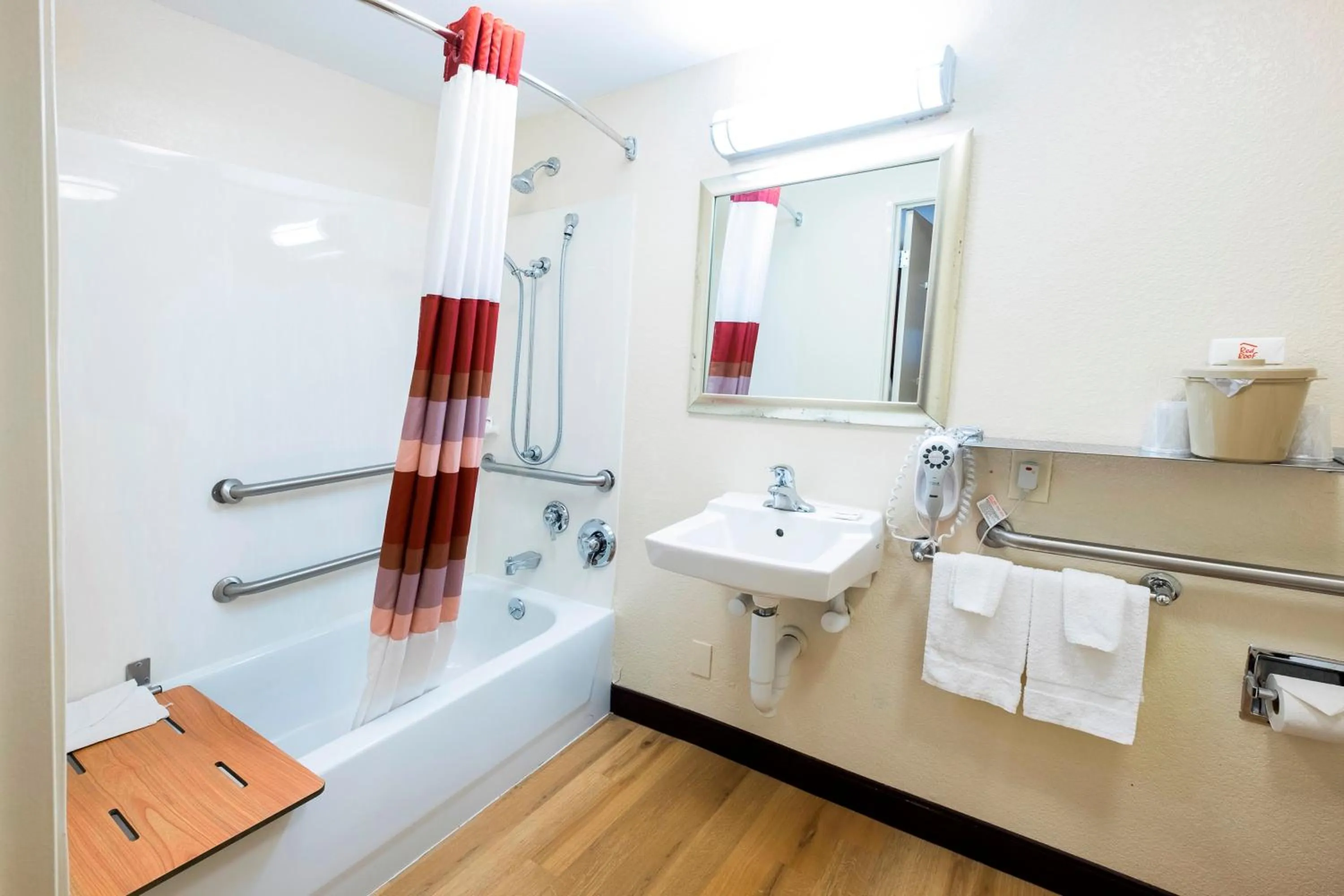 Bathroom in Red Roof Inn Mystic - New London