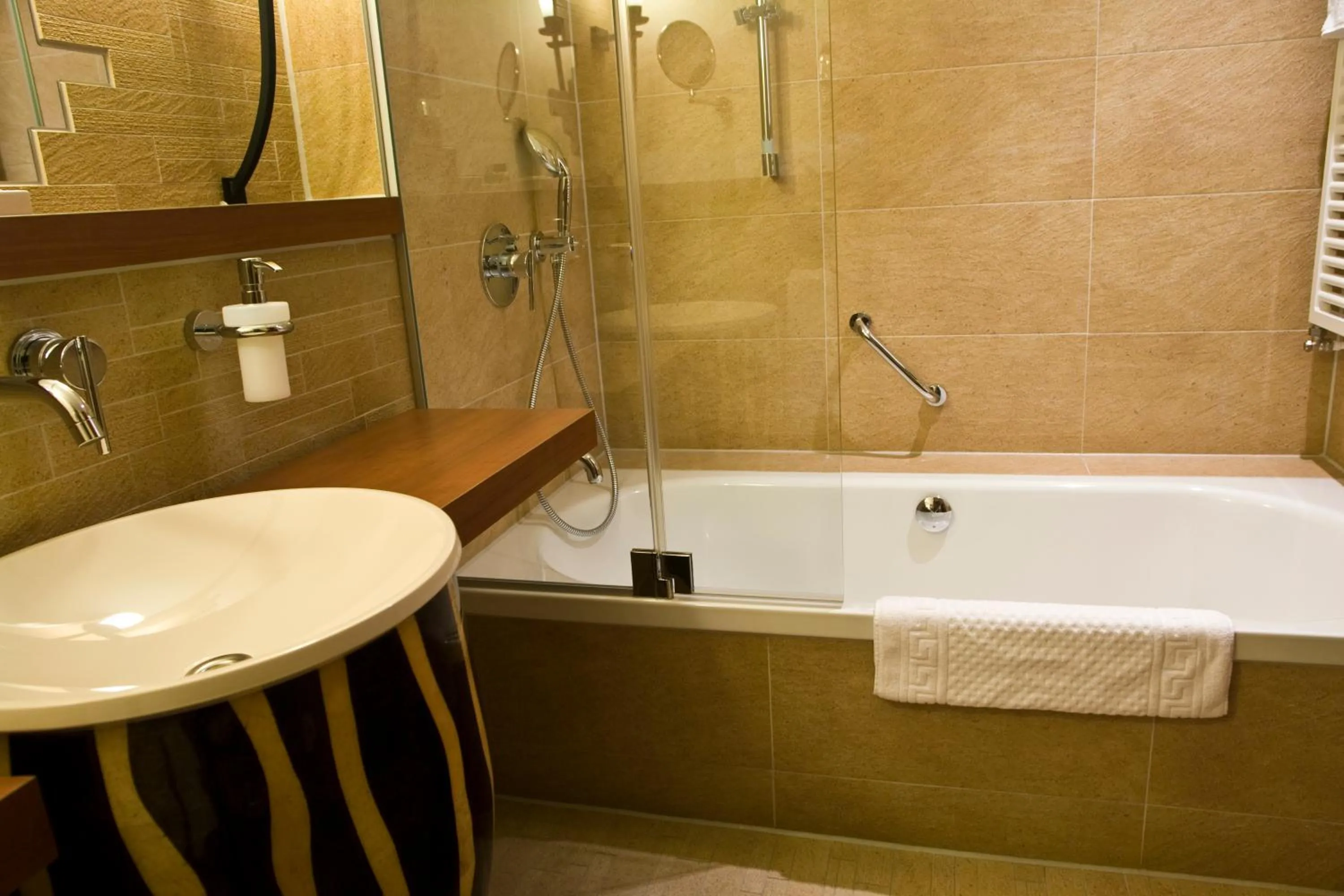 Bathroom in Park-Hotel Hagenbeck