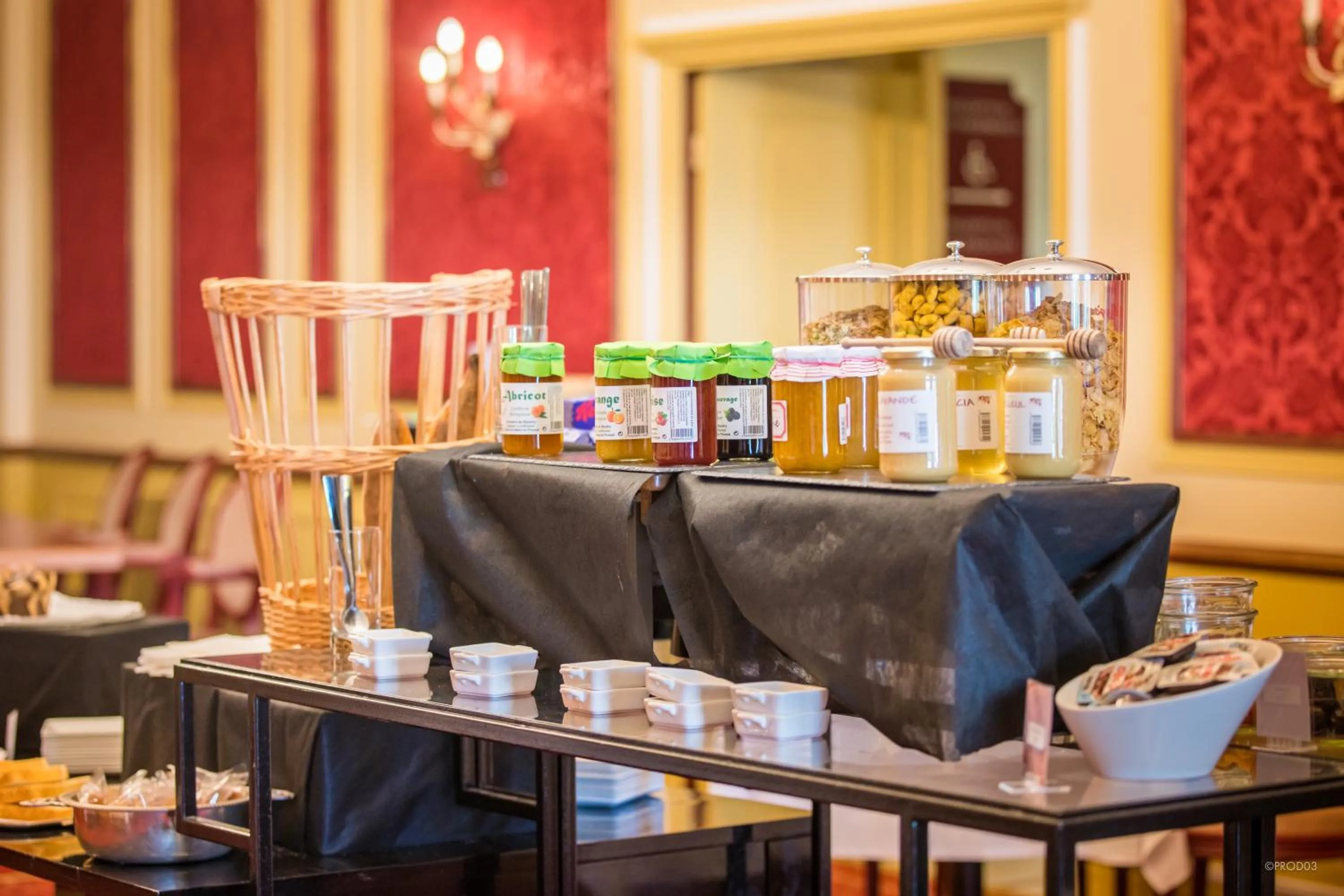 Buffet breakfast in Mercure Moulins Centre Hôtel de Paris