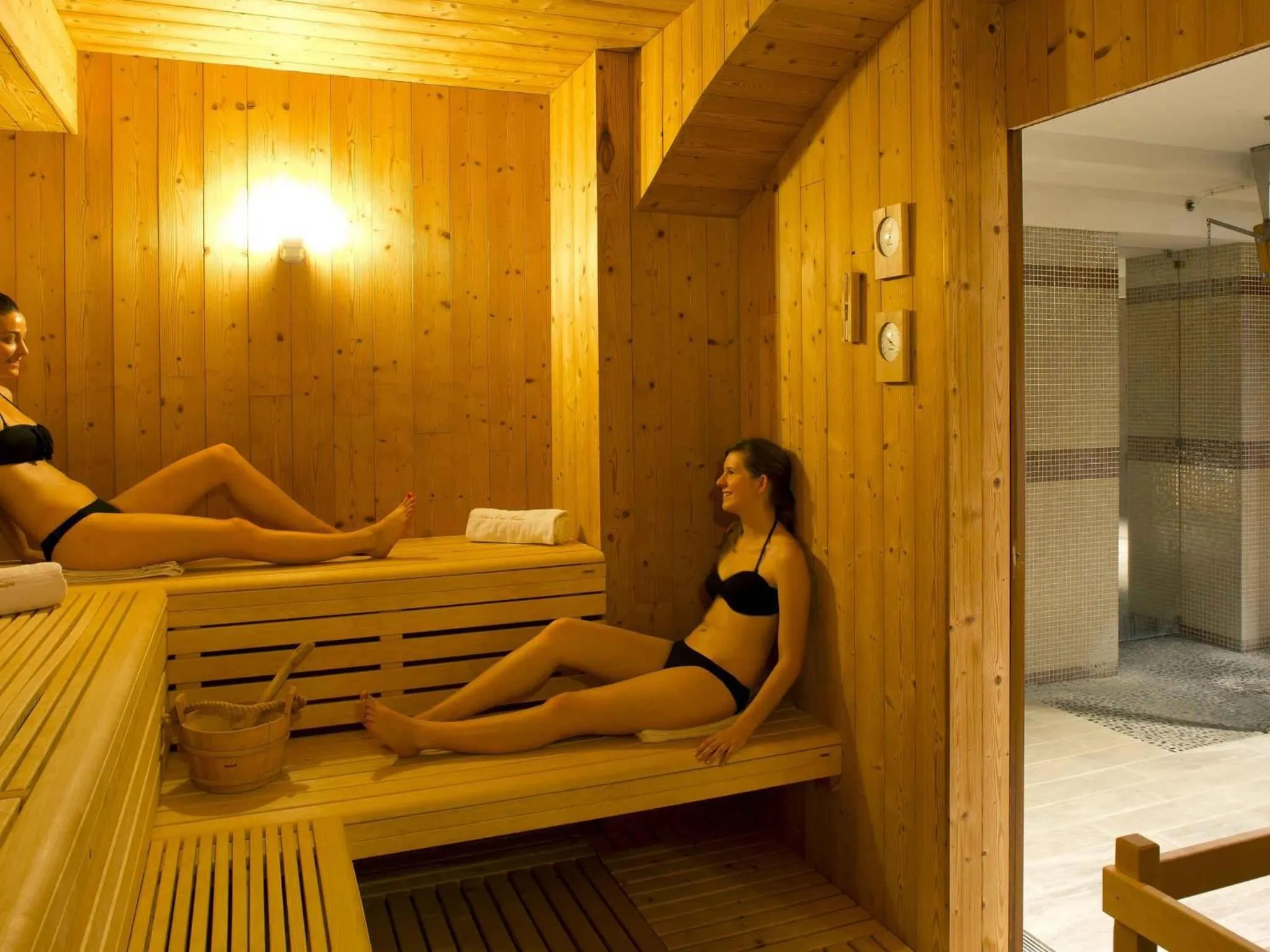 Spa and wellness centre/facilities in Mercure Moulins Centre Hôtel de Paris