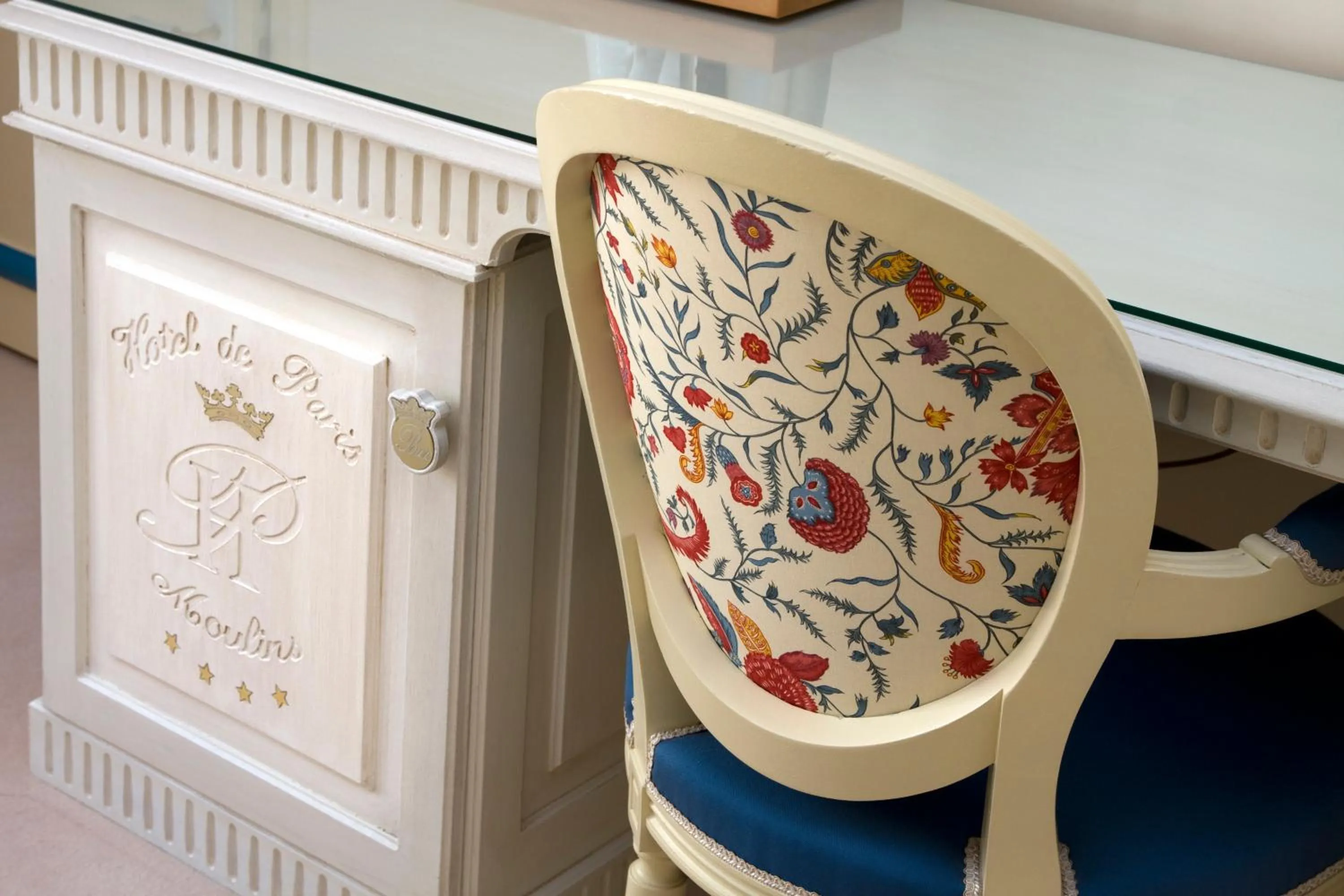 Decorative detail in Mercure Moulins Centre Hôtel de Paris