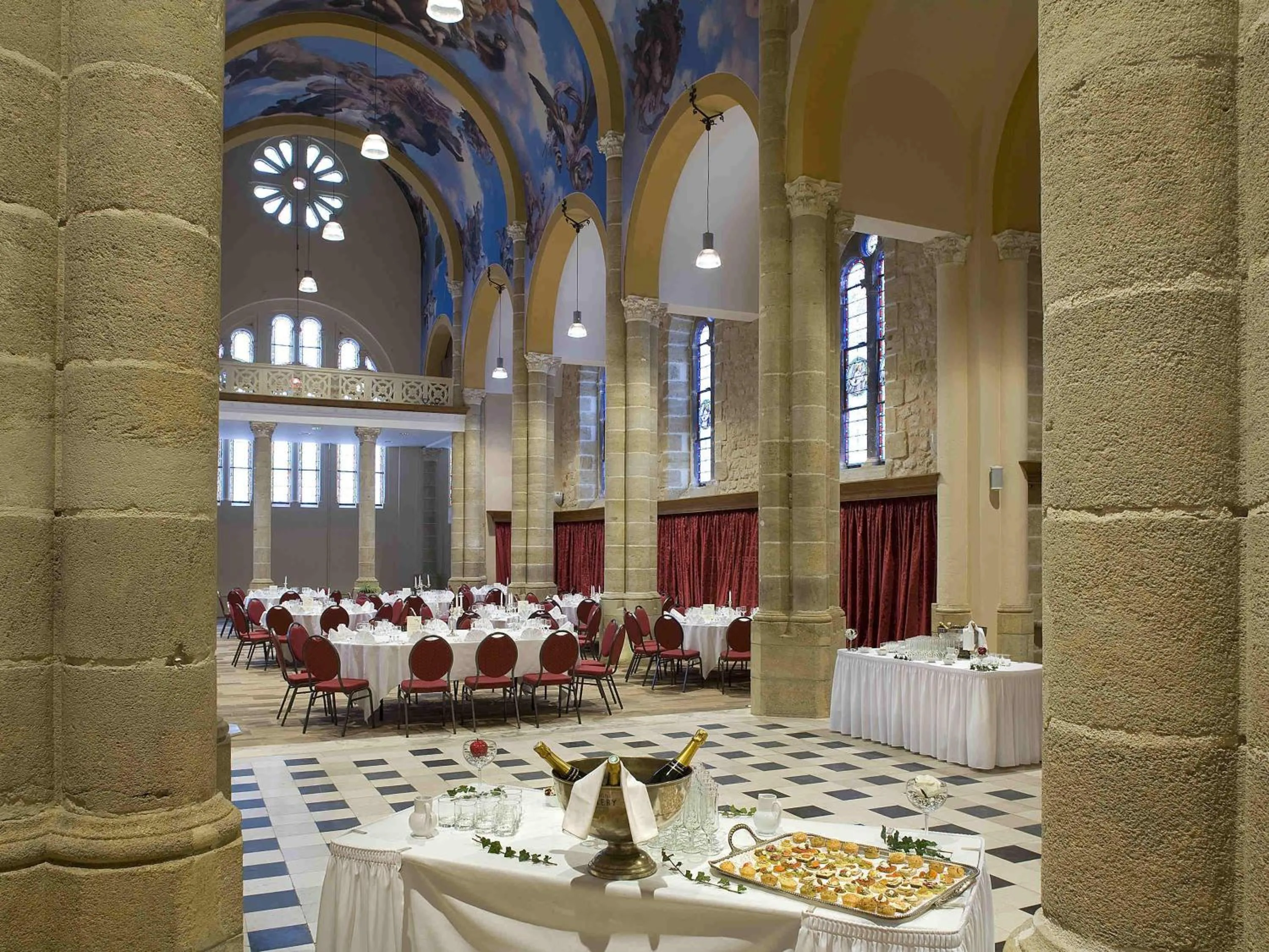 wedding in Mercure Moulins Centre Hôtel de Paris