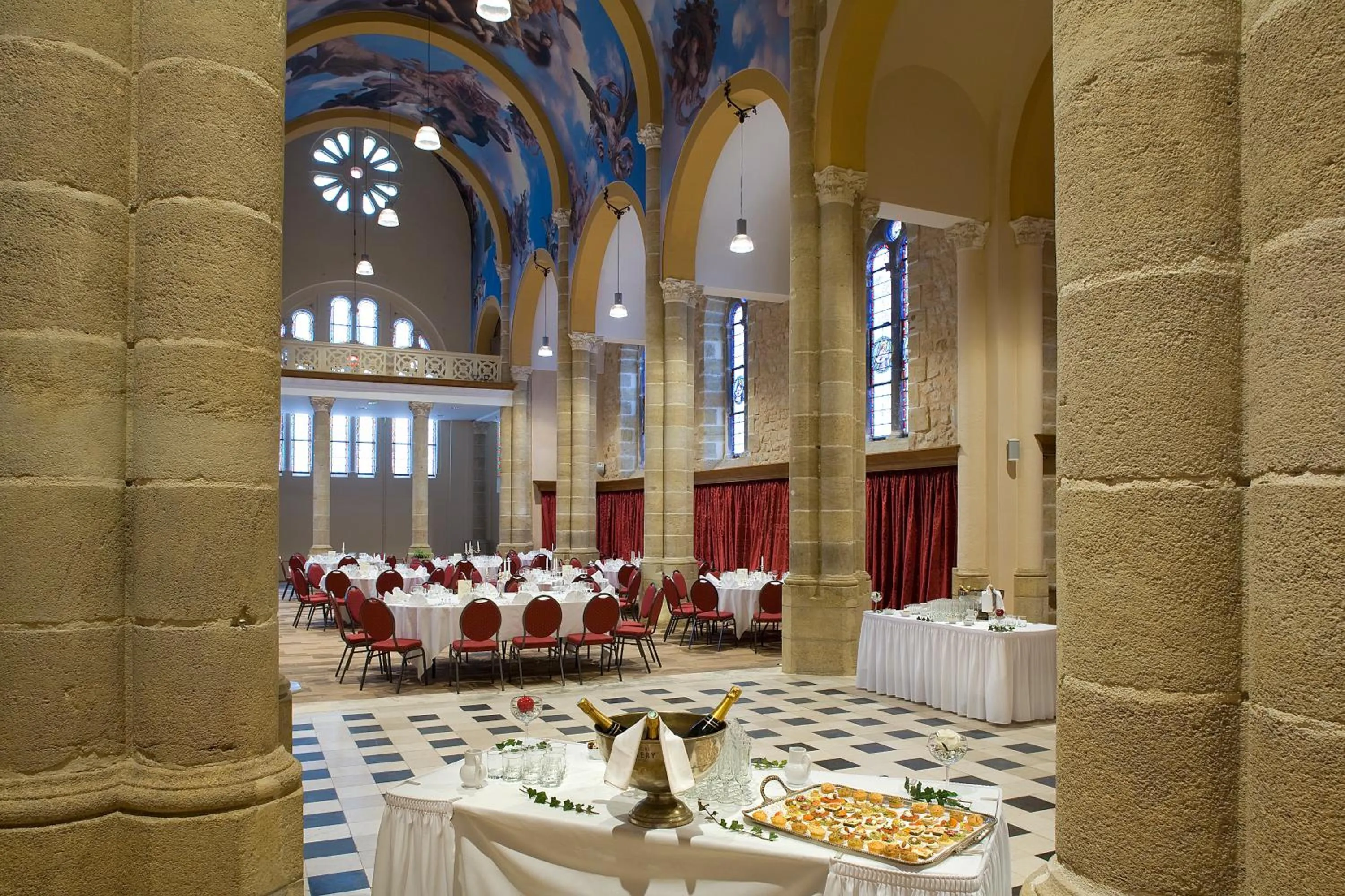 Living room in Mercure Moulins Centre Hôtel de Paris