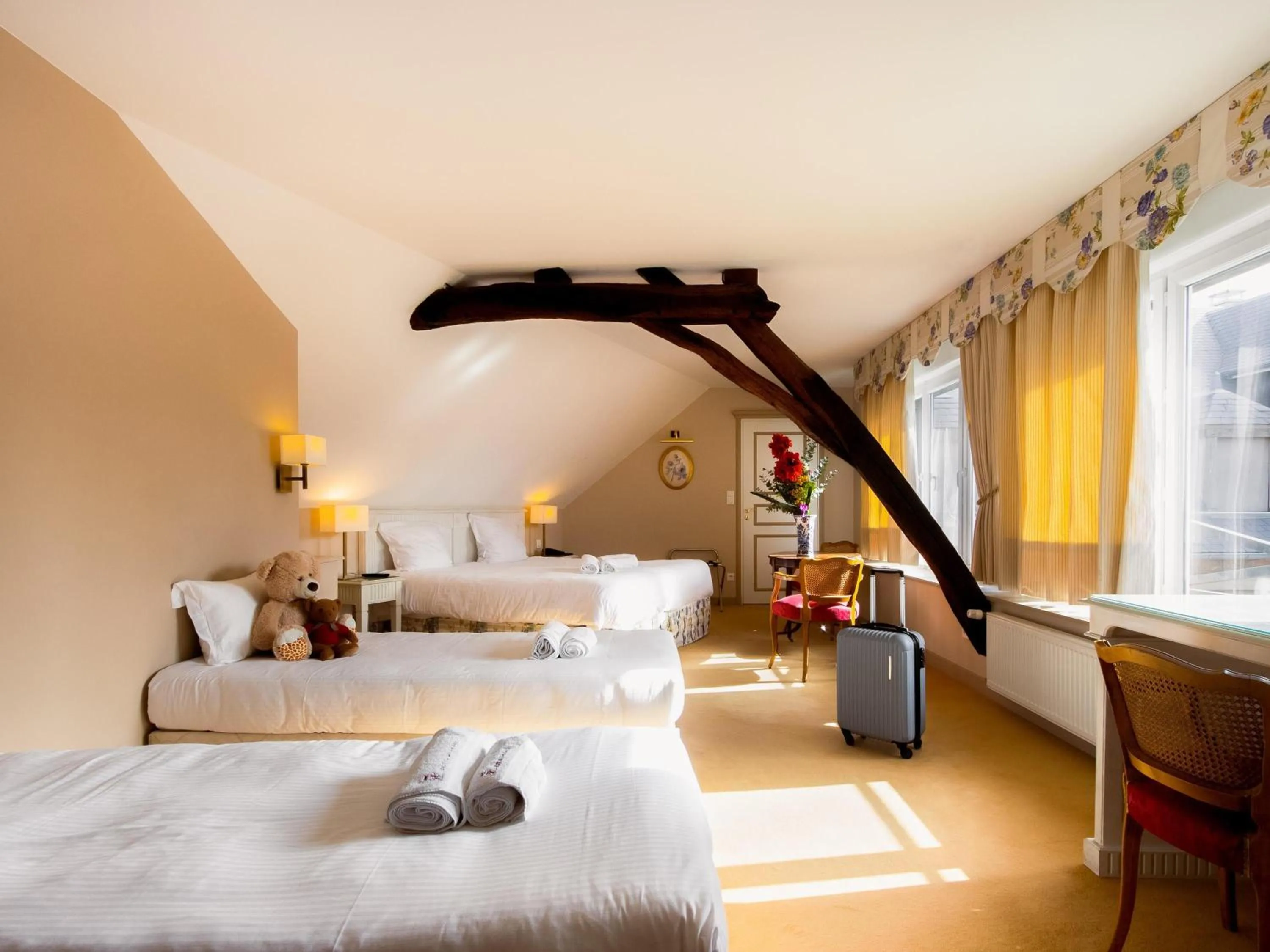 Bedroom, Bed in Mercure Moulins Centre Hôtel de Paris