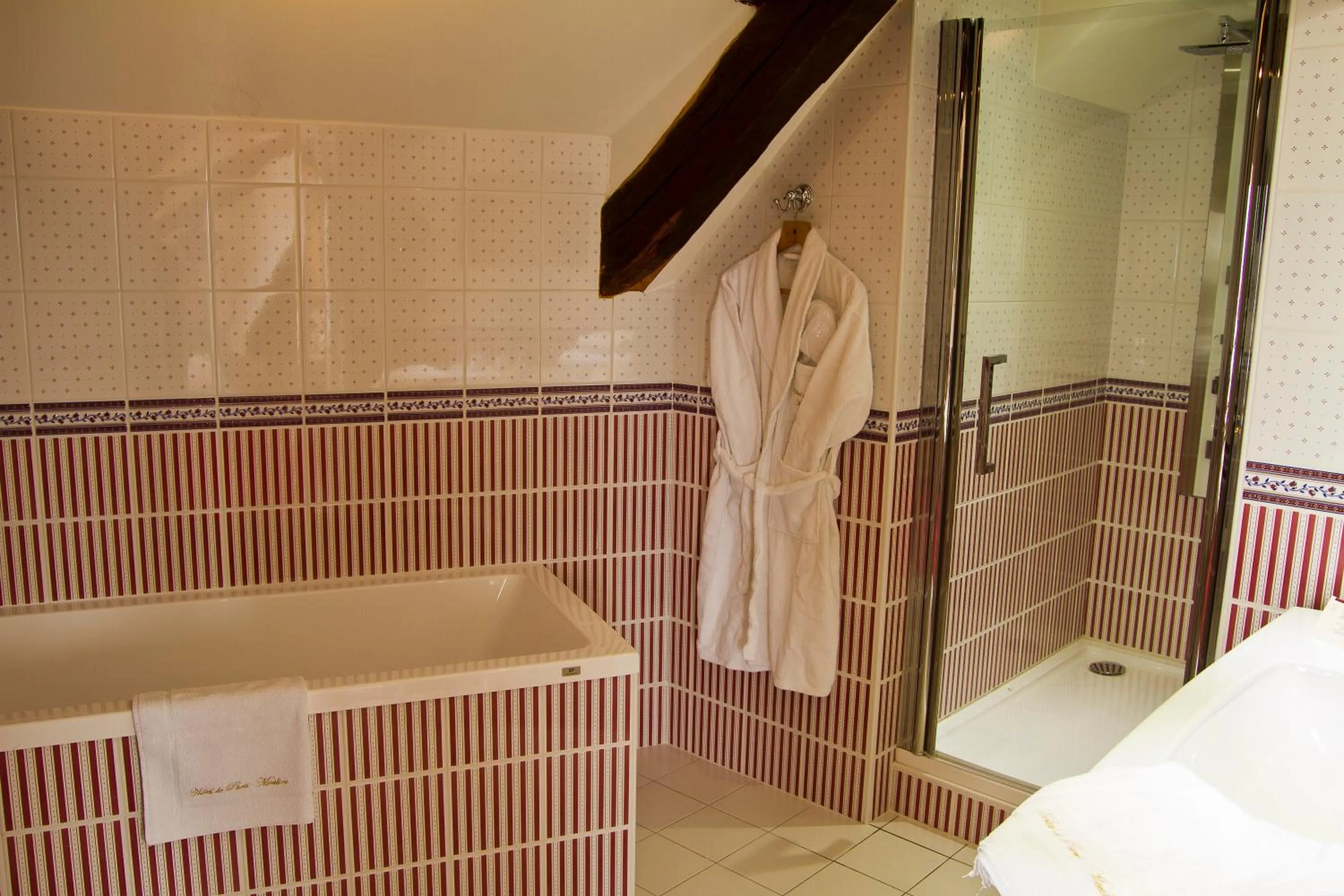 Bathroom in Mercure Moulins Centre Hôtel de Paris