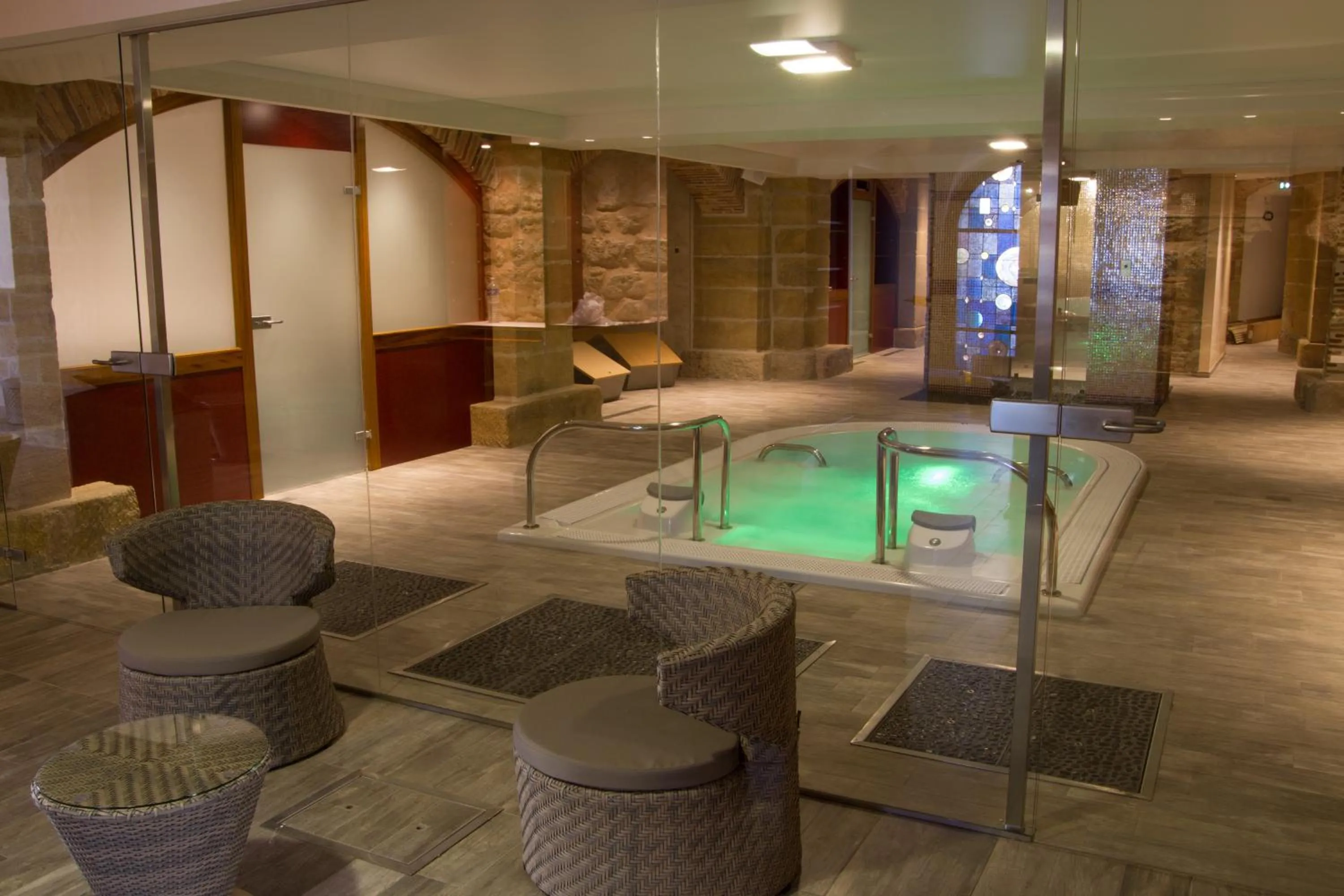 Spa and wellness centre/facilities in Mercure Moulins Centre Hôtel de Paris