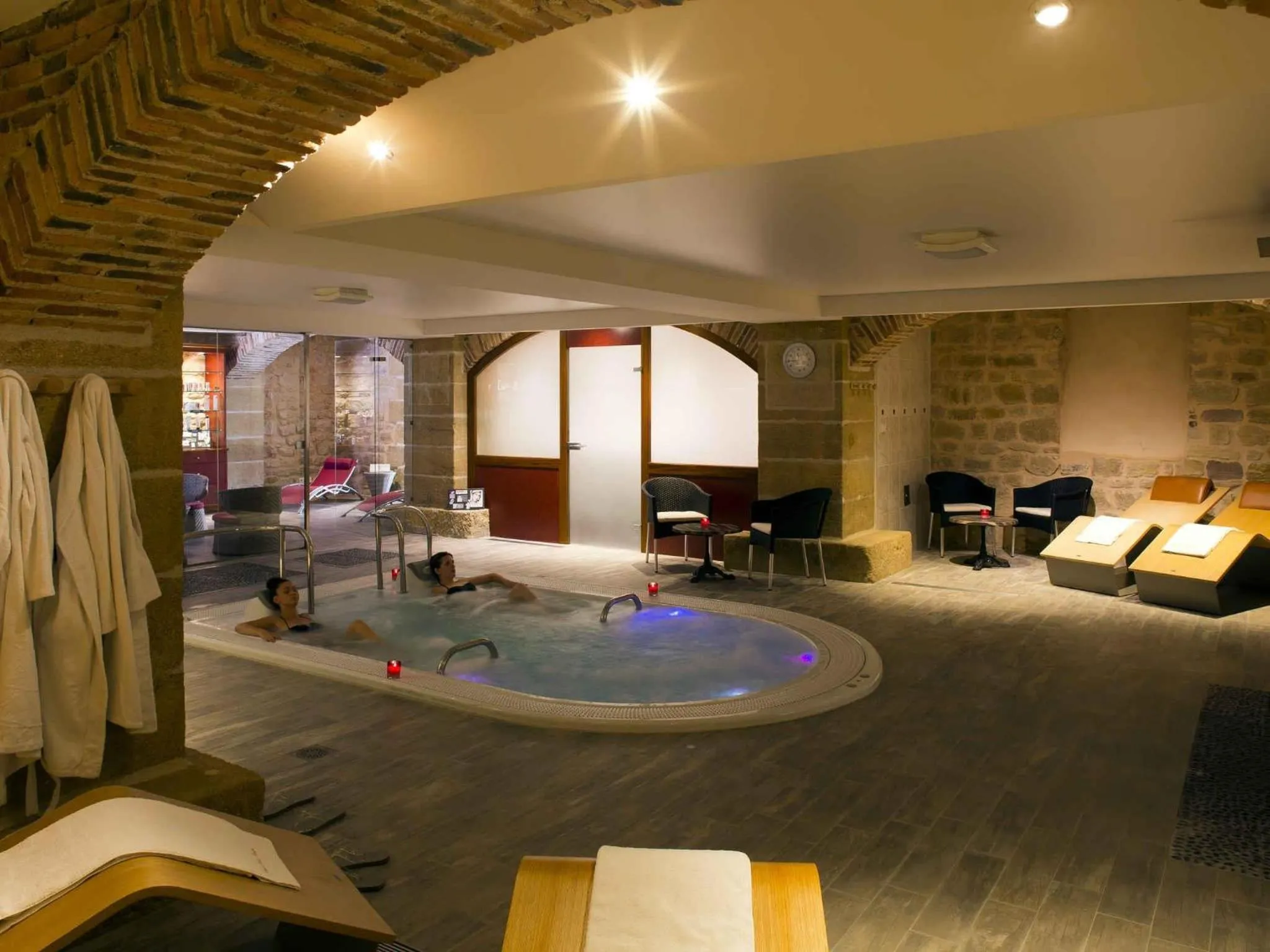 Spa and wellness centre/facilities in Mercure Moulins Centre Hôtel de Paris