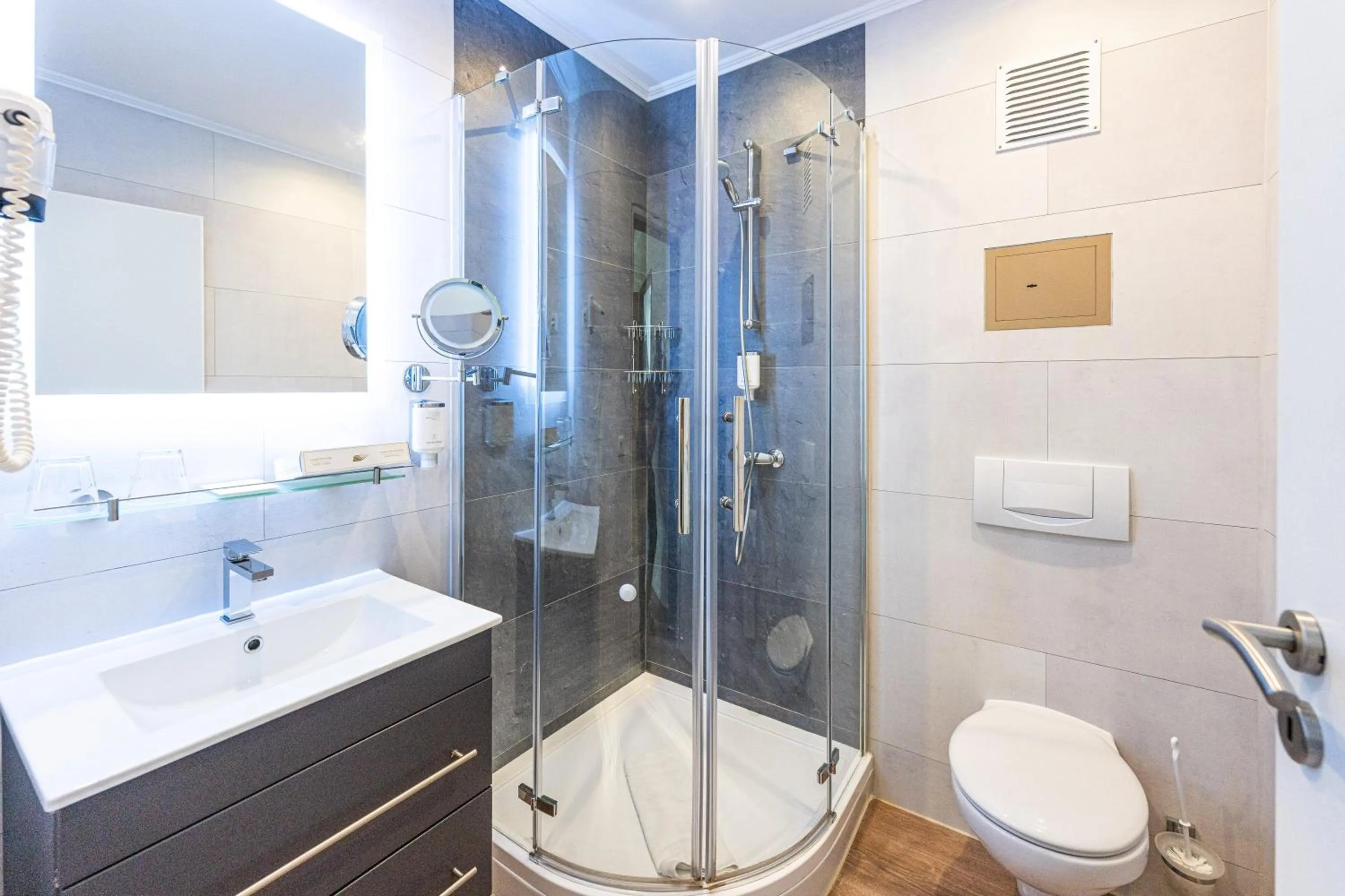 Toilet in Waldhotel Kurfürst