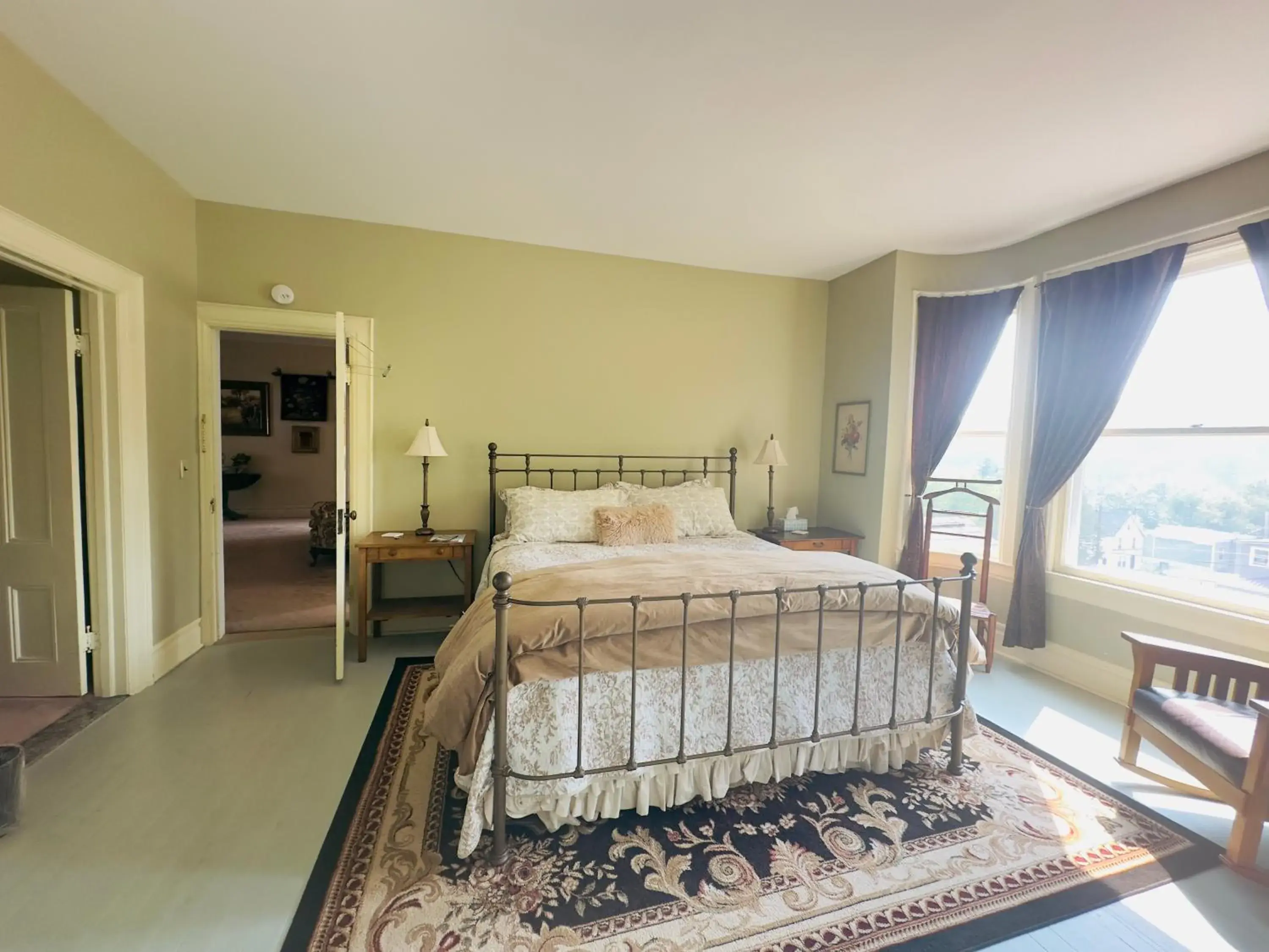 King Room in Franklin Manor Bed and Breakfast King Room in Franklin Manor Bed and Breakfast