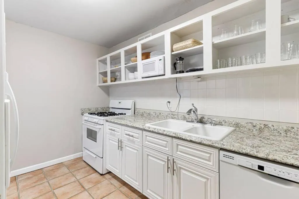 Kitchen or kitchenette in 1001 Walk to World Cup 2026, MBS, DT ATL, Parking