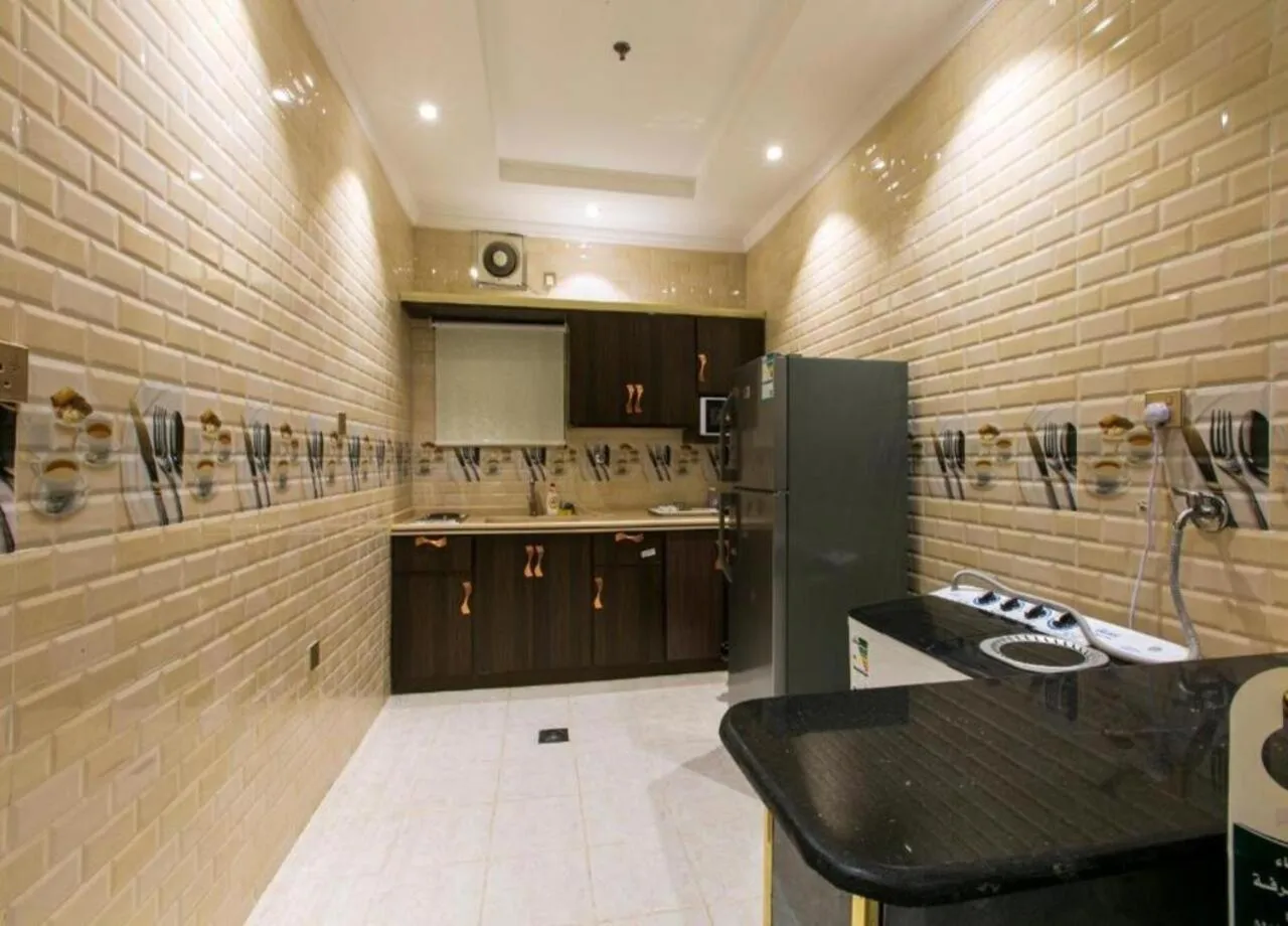 Kitchen or kitchenette in لامبرت للشقق المخدومة