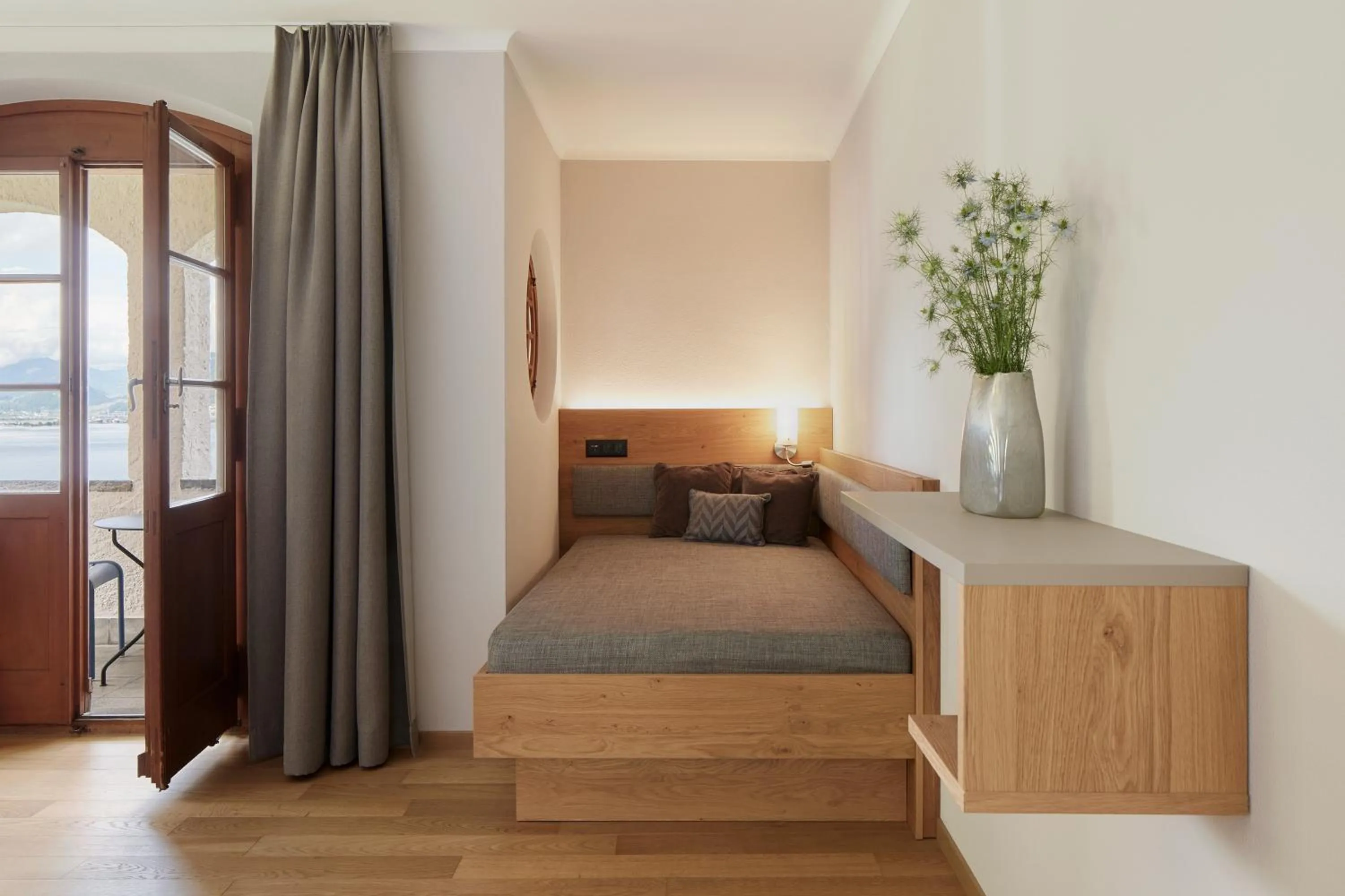 Bed in See- und Seminarhotel FloraAlpina Vitznau