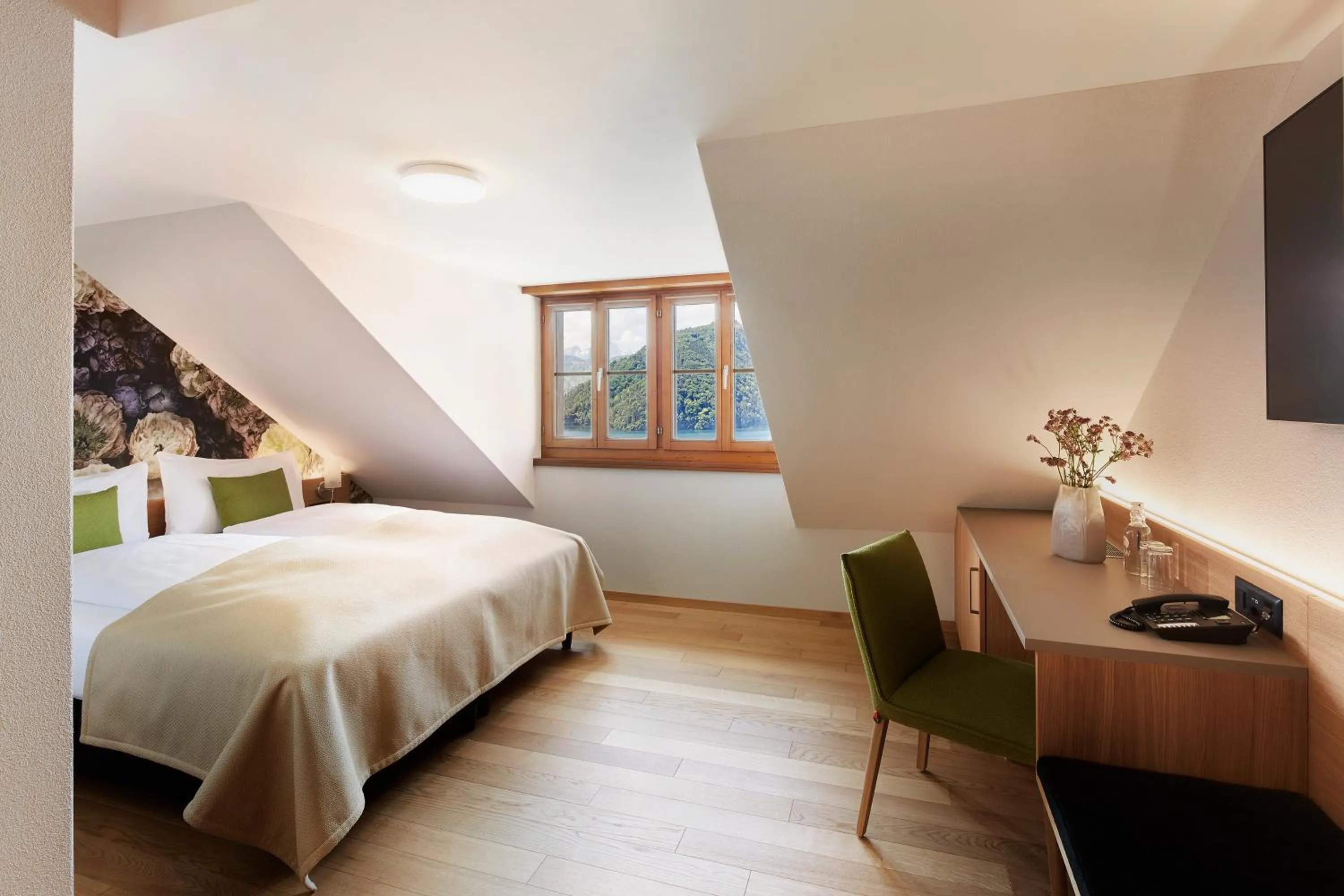 Bed in See- und Seminarhotel FloraAlpina Vitznau