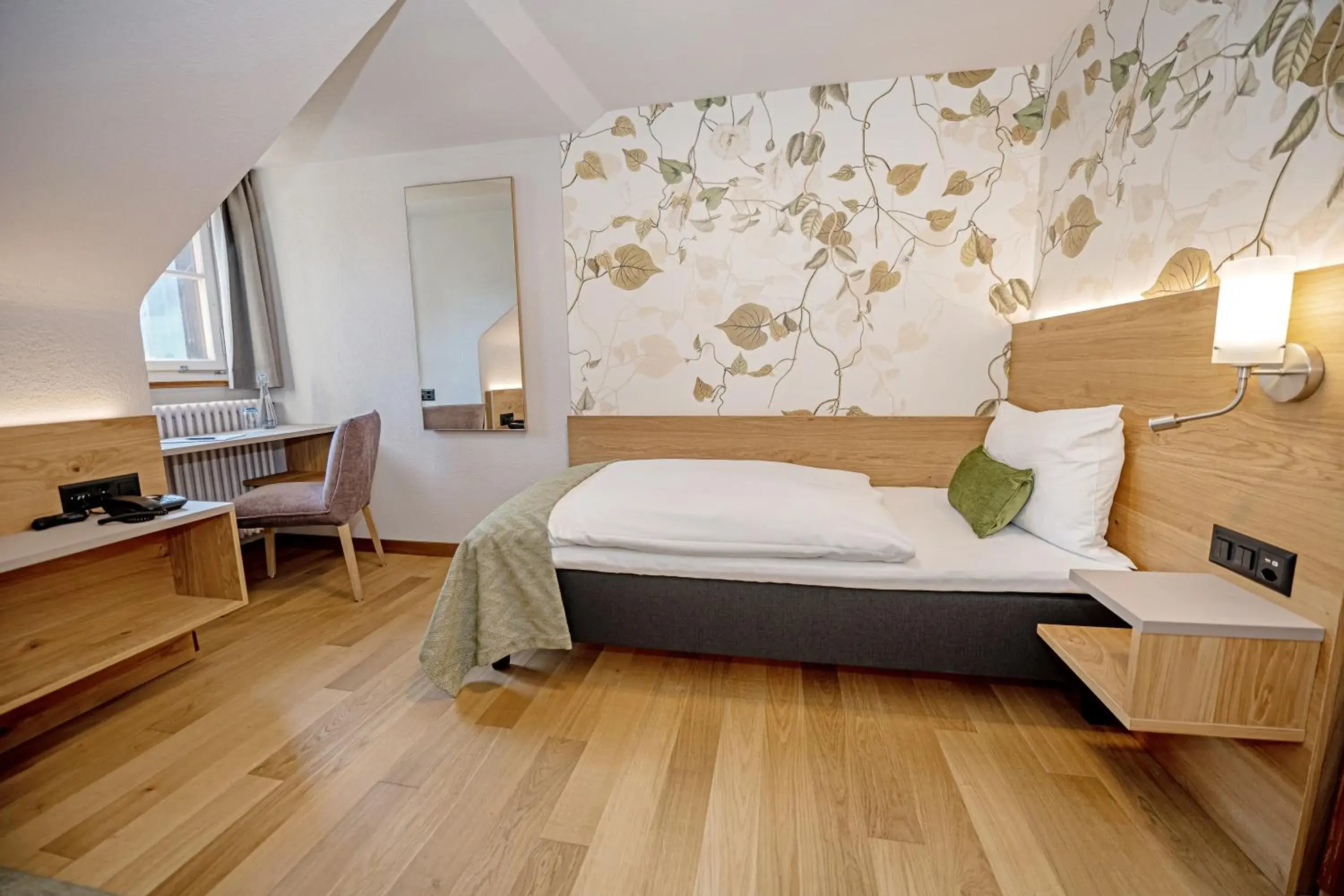 Economy Single Room - single occupancy in See- und Seminarhotel FloraAlpina Vitznau Economy Single Room - single occupancy in See- und Seminarhotel FloraAlpina Vitznau