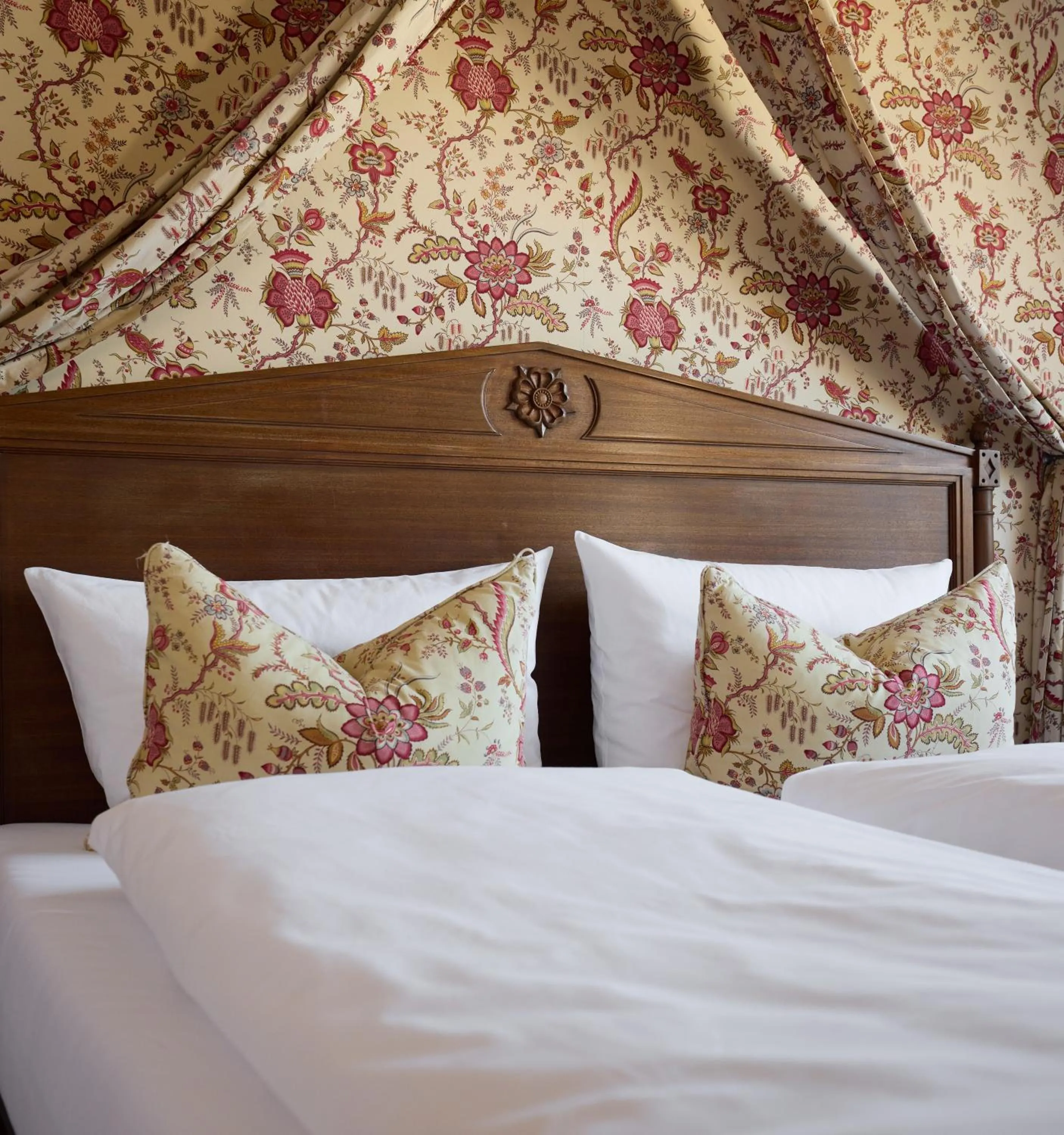 Bed in Hotel Detmolder Hof