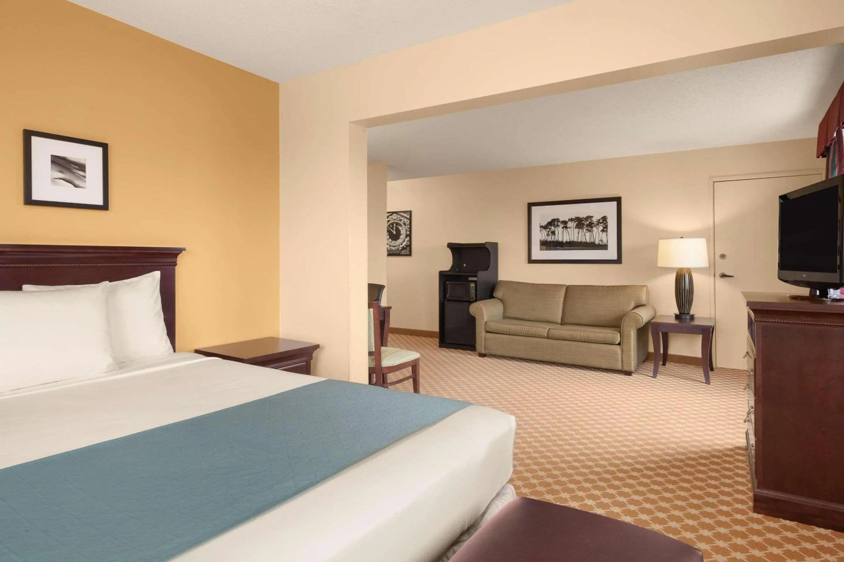 Bedroom, Bed in Country Inn & Suites by Radisson, Sioux Falls