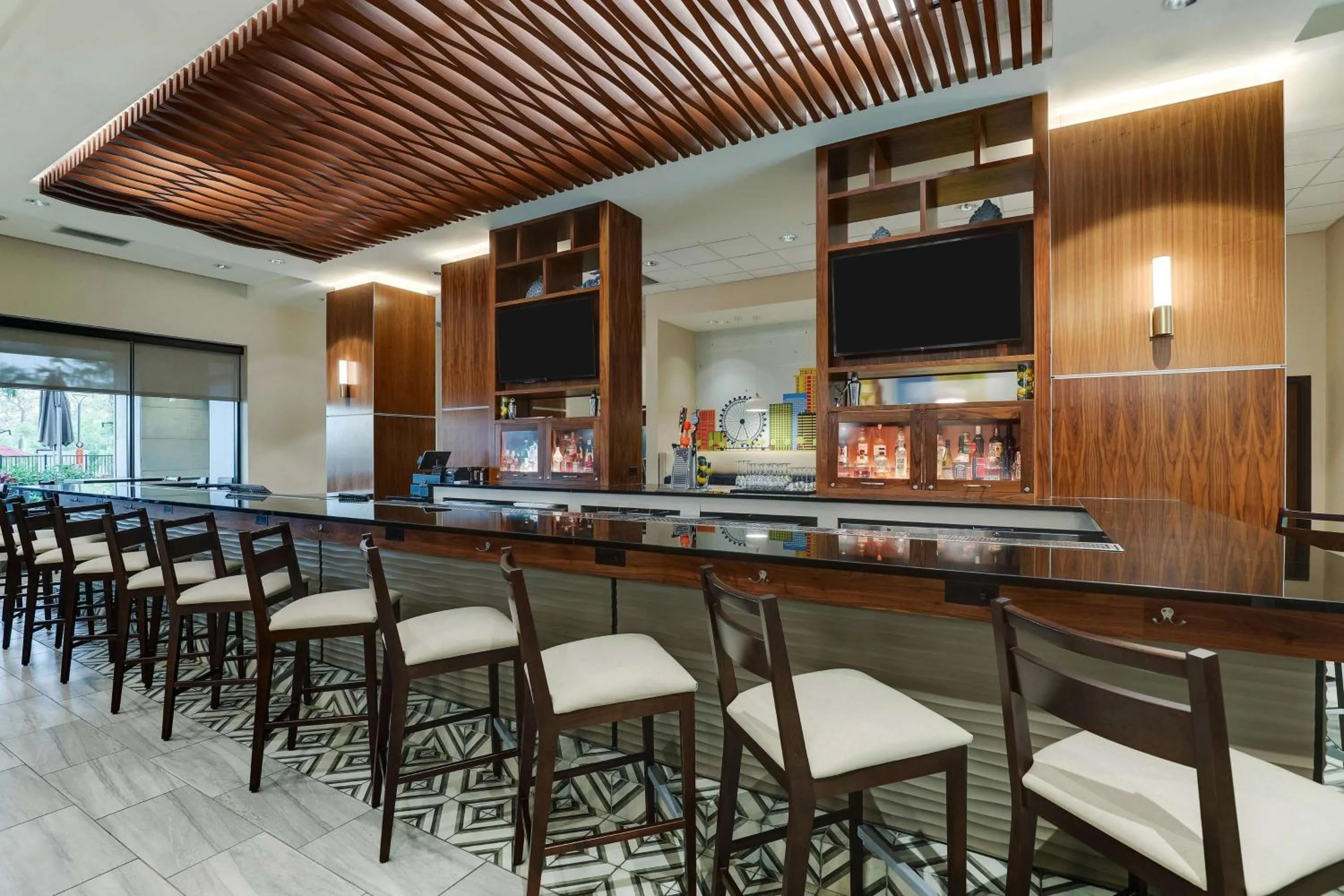 Lounge or bar in Drury Plaza Hotel Orlando - Disney Springs Area