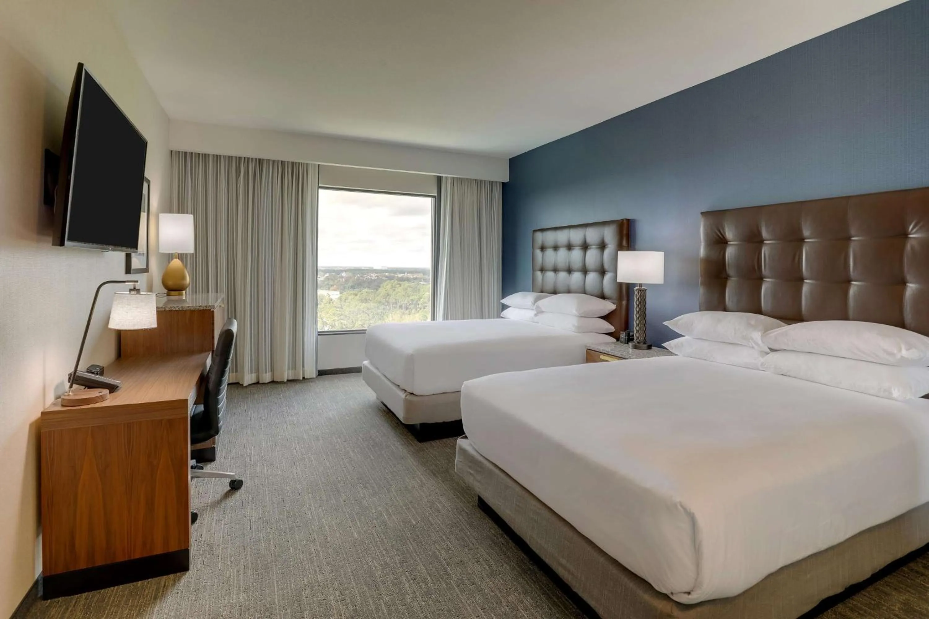 Bedroom, Bed in Drury Plaza Hotel Orlando - Disney Springs Area