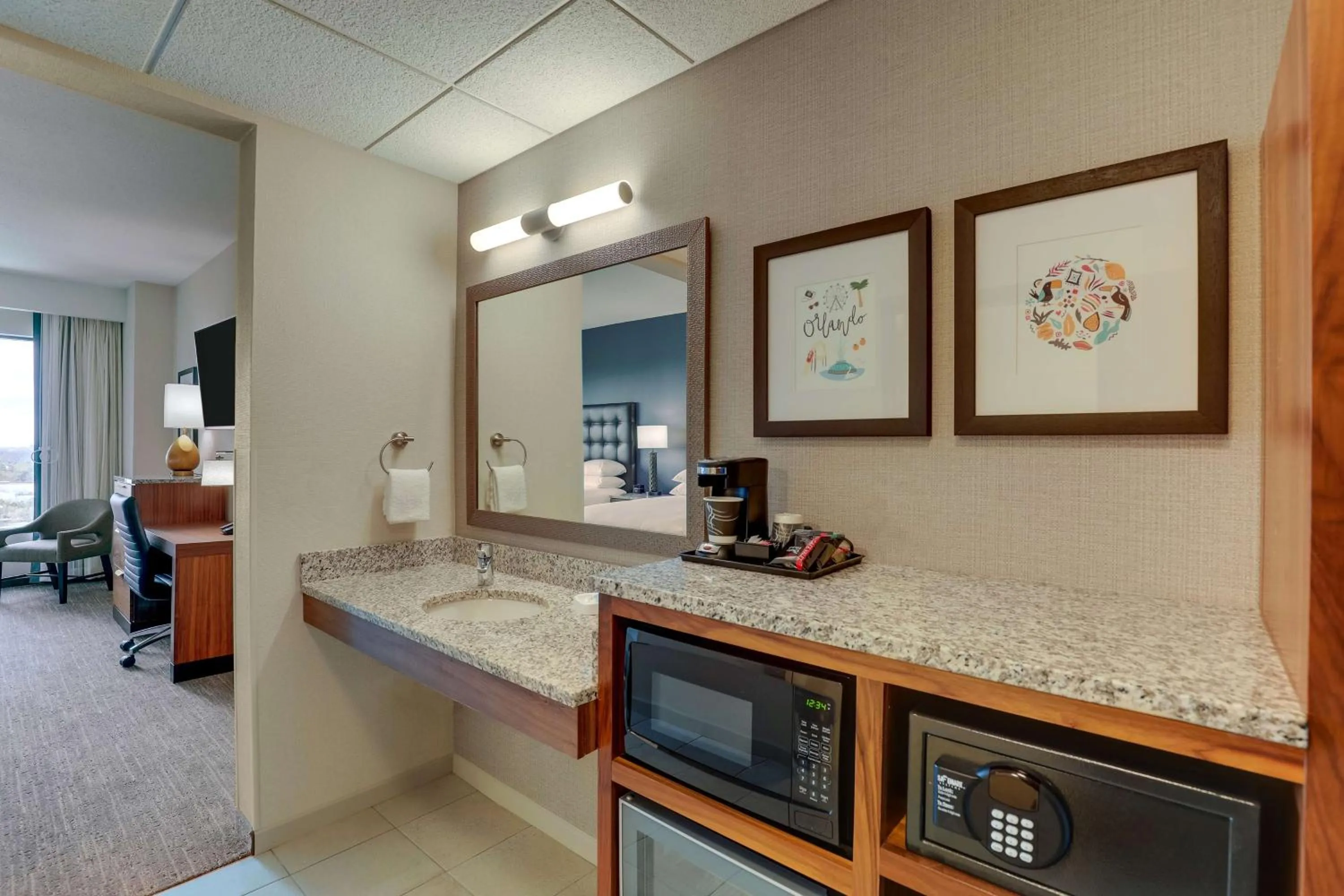 Bedroom in Drury Plaza Hotel Orlando - Disney Springs Area