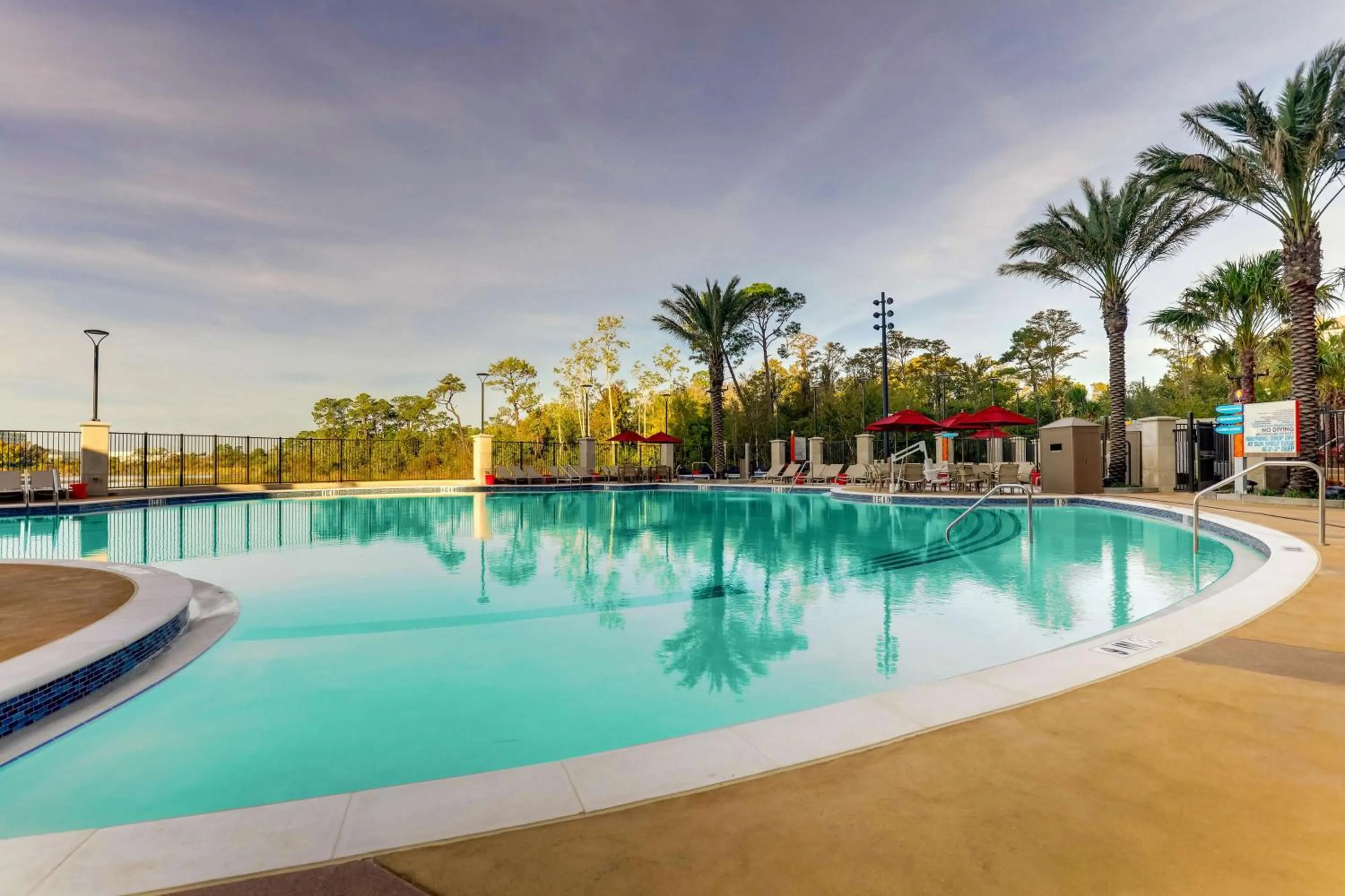 Pool view in Drury Plaza Hotel Orlando - Disney Springs Area