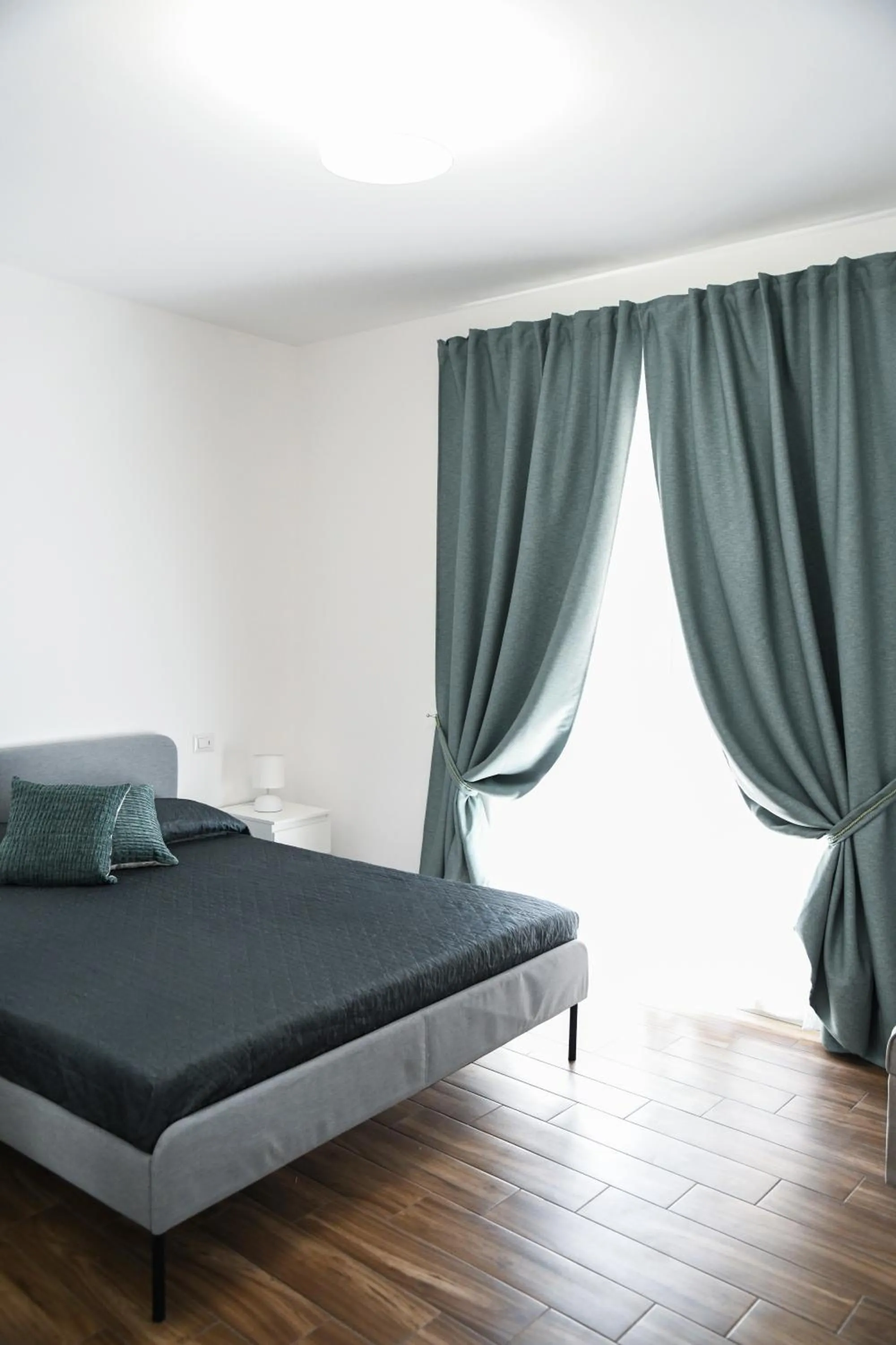 Photo of the whole room, Bed in ATHENA