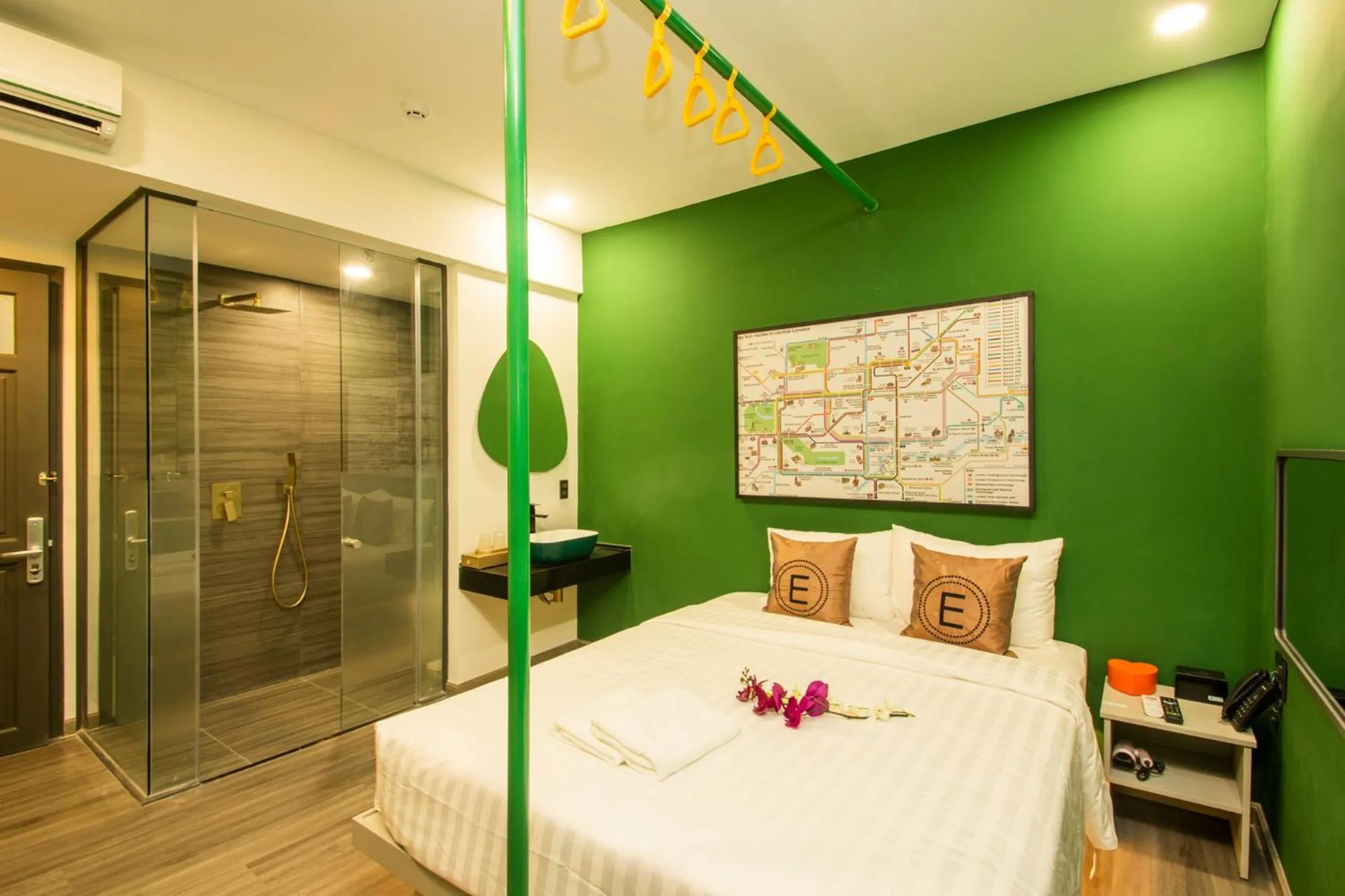 Shower, Bed in EROS HOTEL 2 - Love Hotel