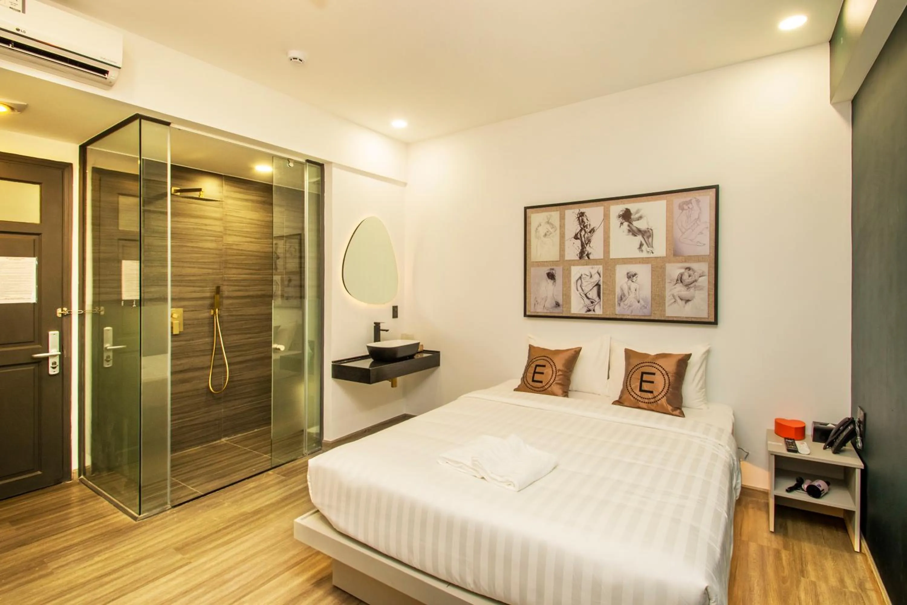 Shower, Bed in EROS HOTEL 2 - Love Hotel