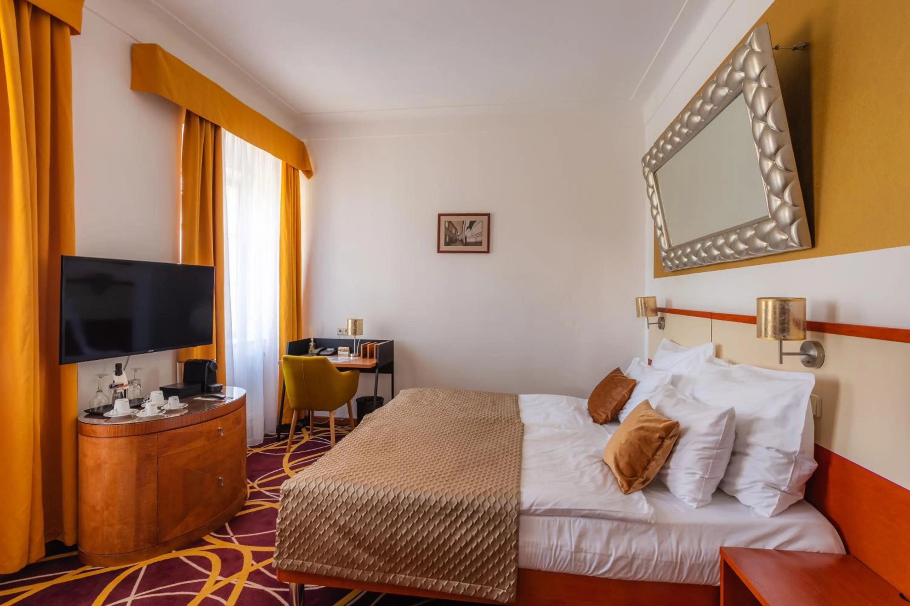 Photo of the whole room, Bed in Bellevue Hotel Český Krumlov