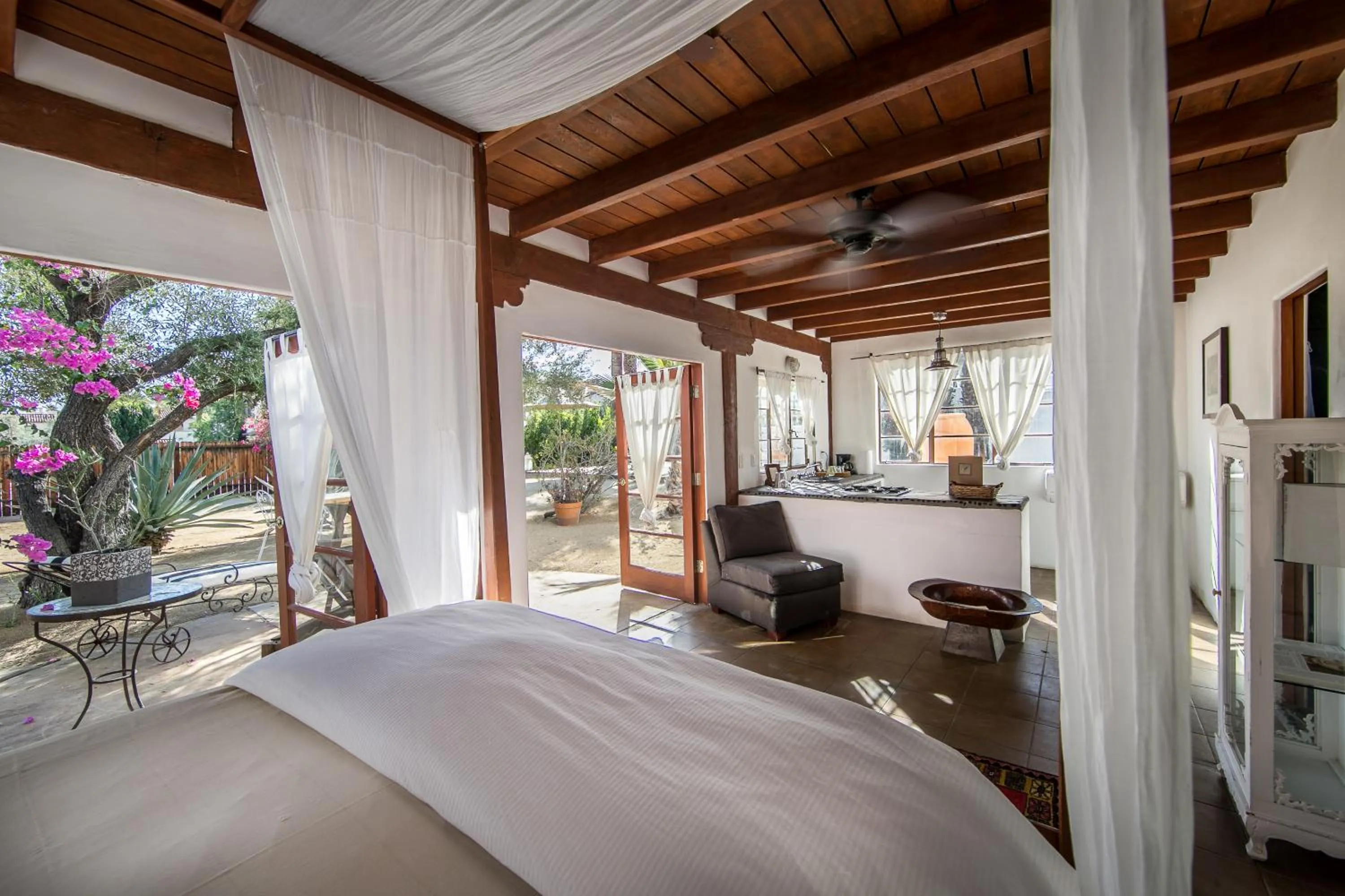 Photo of the whole room, Bed in Korakia Pensione