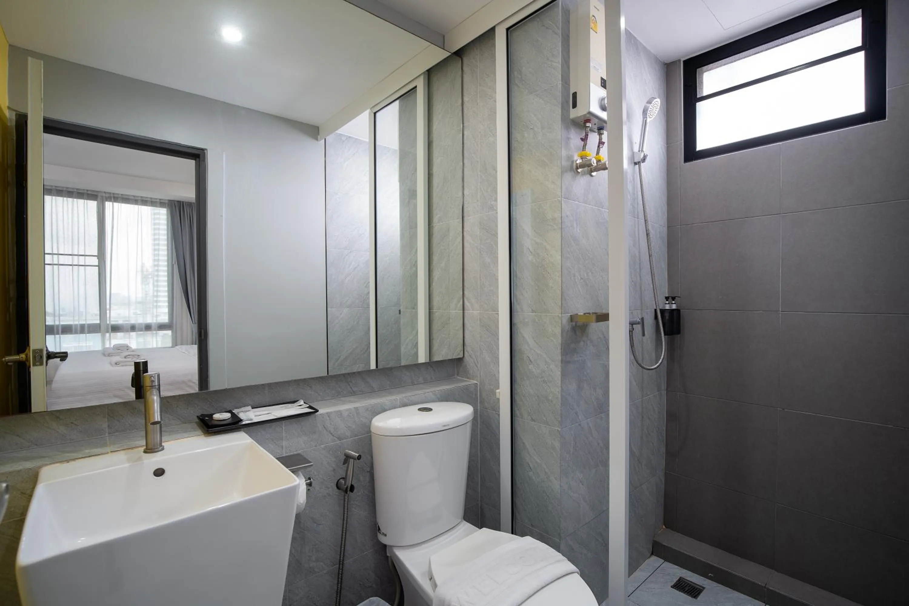 Shower in The Riski Hotel at Bangphlat Station SHA