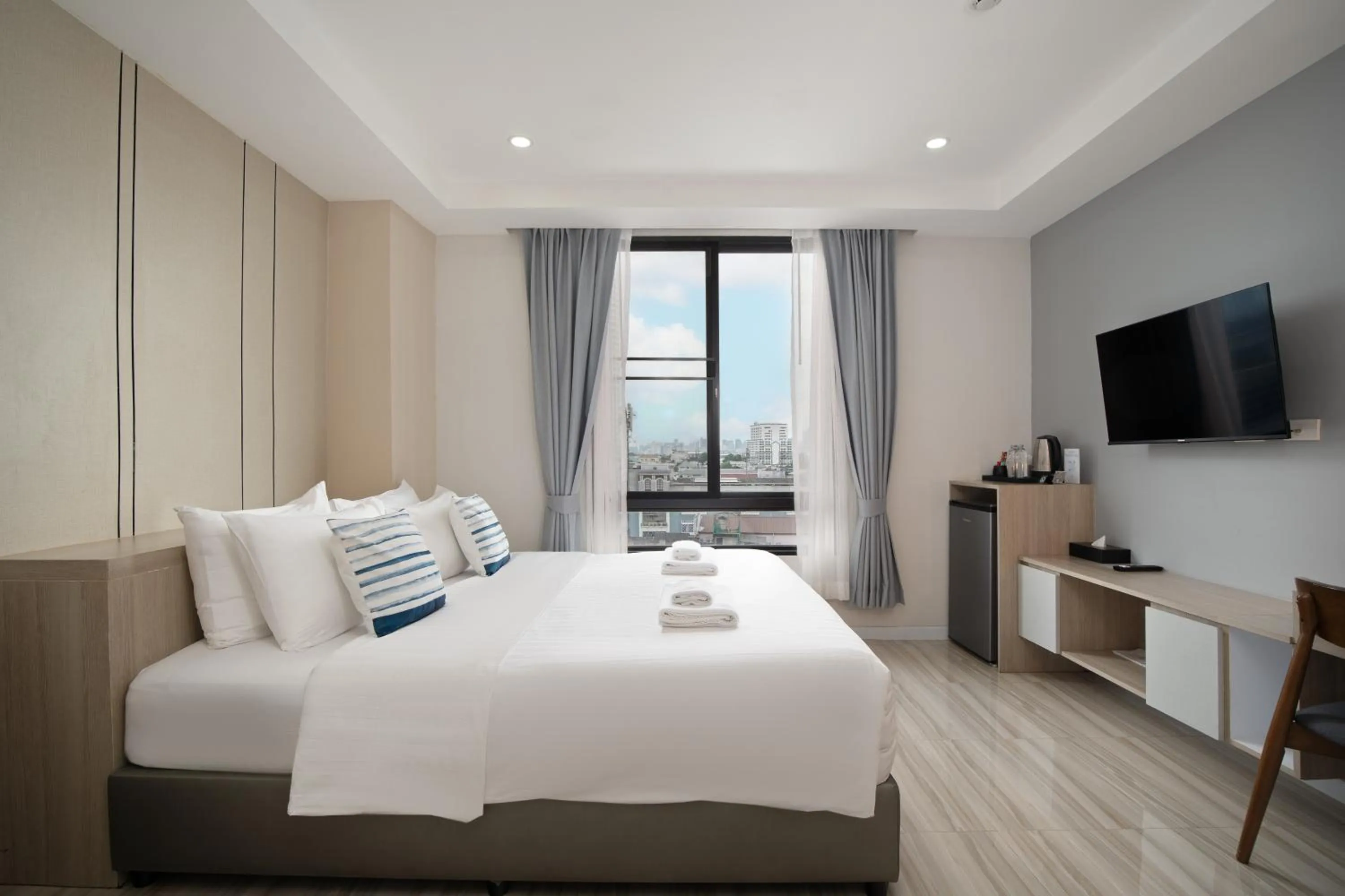 Bed in The Riski Hotel at Bangphlat Station SHA