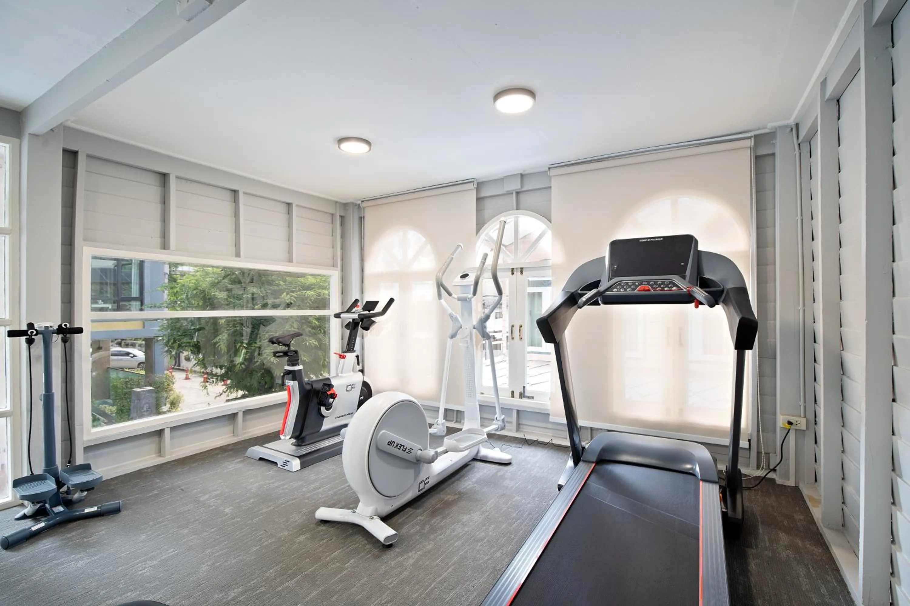 Fitness centre/facilities in The Riski Hotel at Bangphlat Station SHA