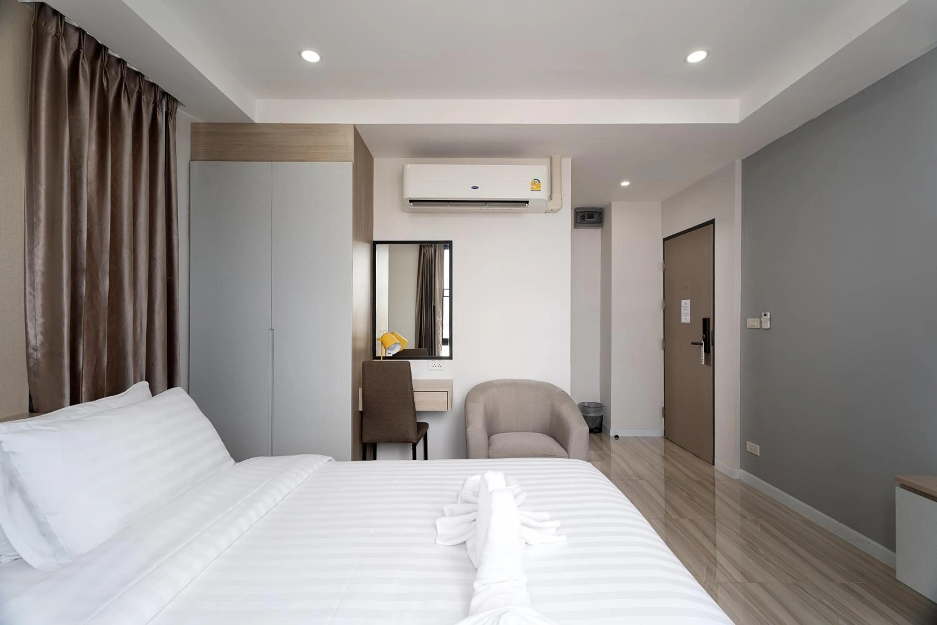 Bed in The Riski Hotel at Bangphlat Station SHA