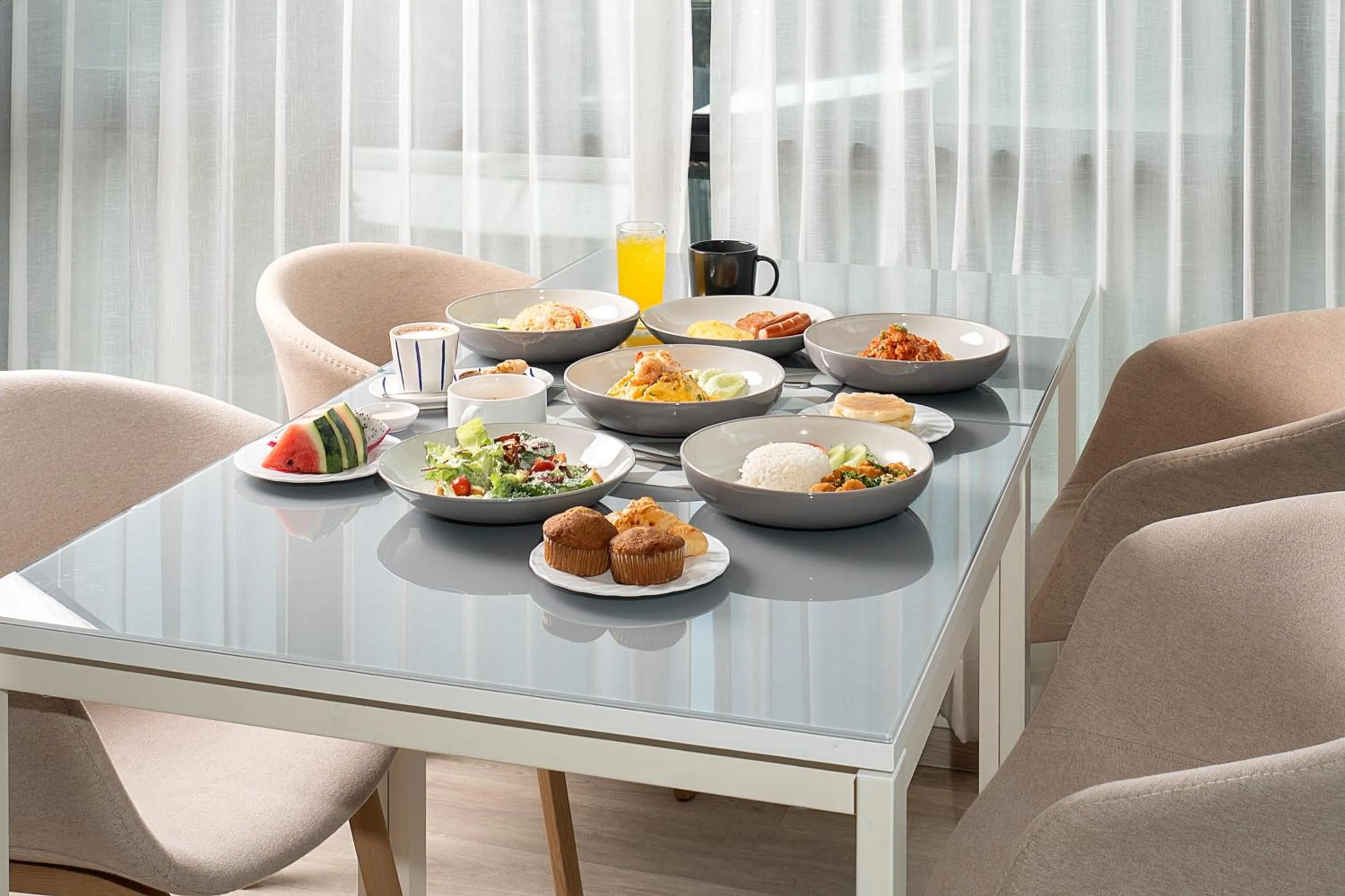 Food in The Riski Hotel at Bangphlat Station SHA