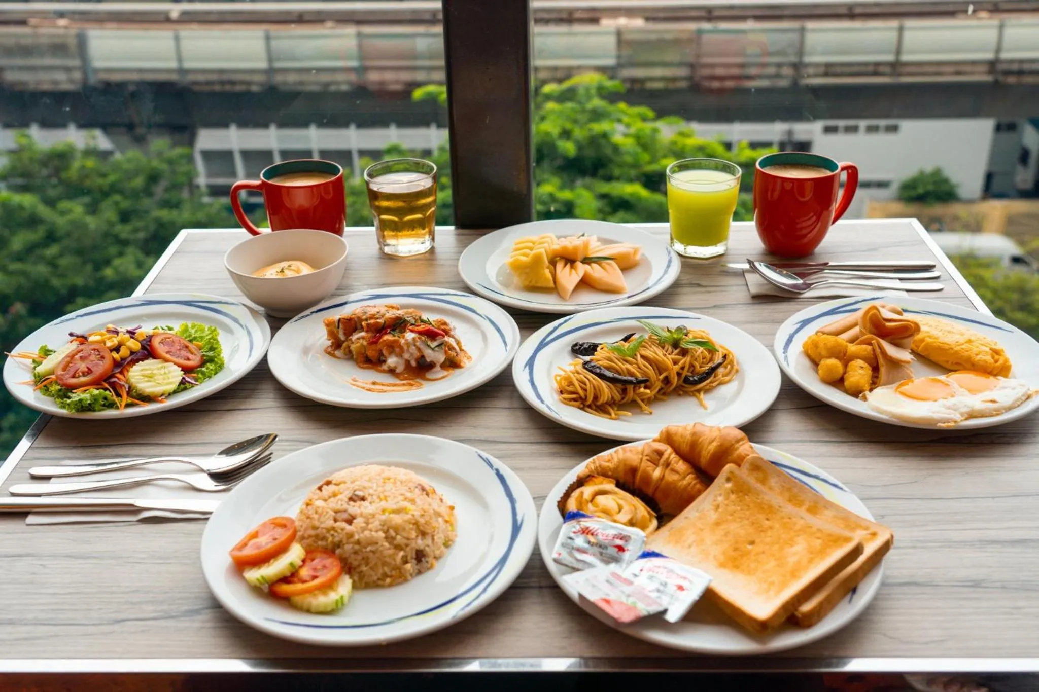 Food in The Riski Hotel at Bangphlat Station SHA