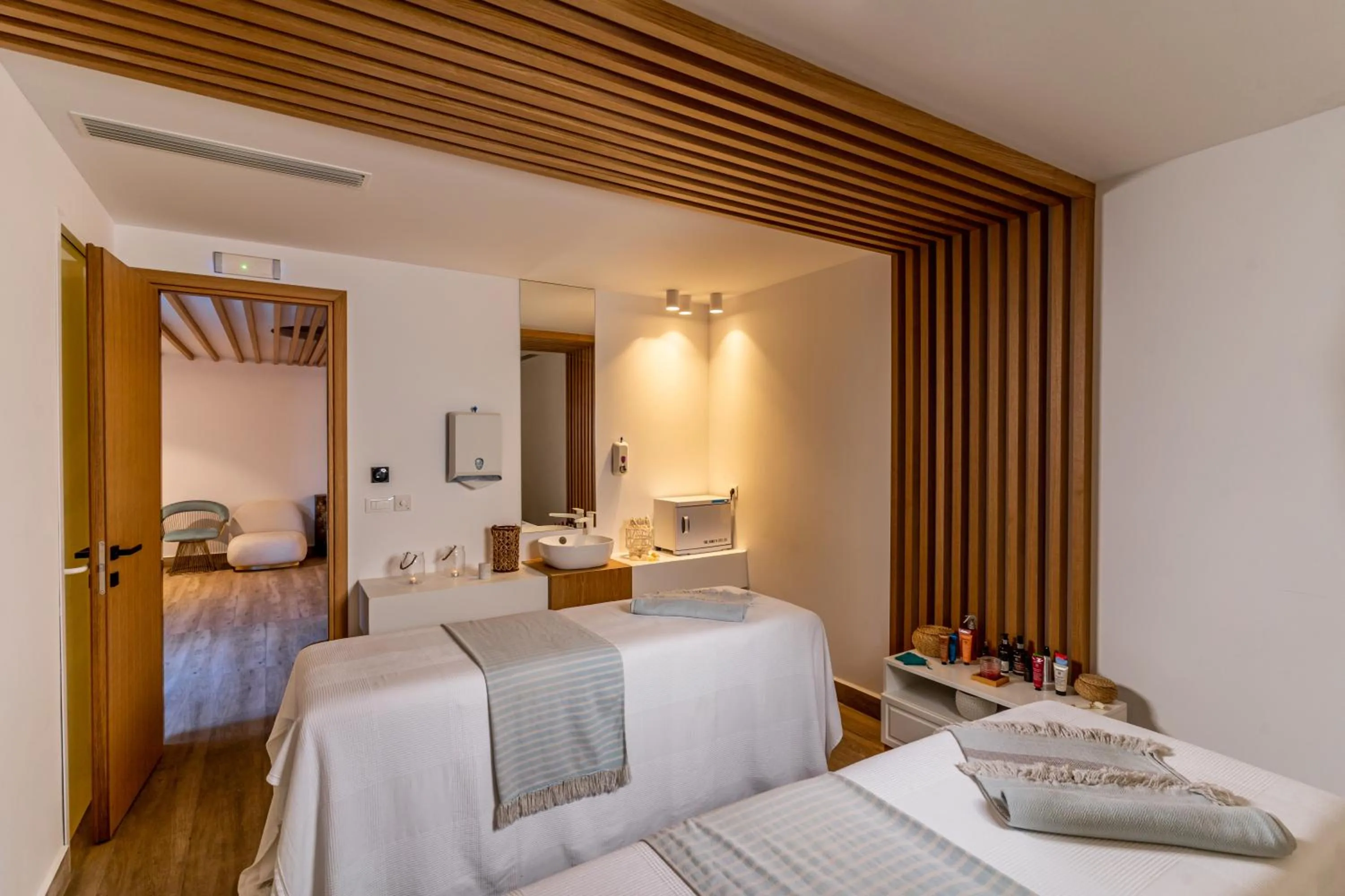 Spa and wellness centre/facilities, Bed in Cresanto Luxury Suites