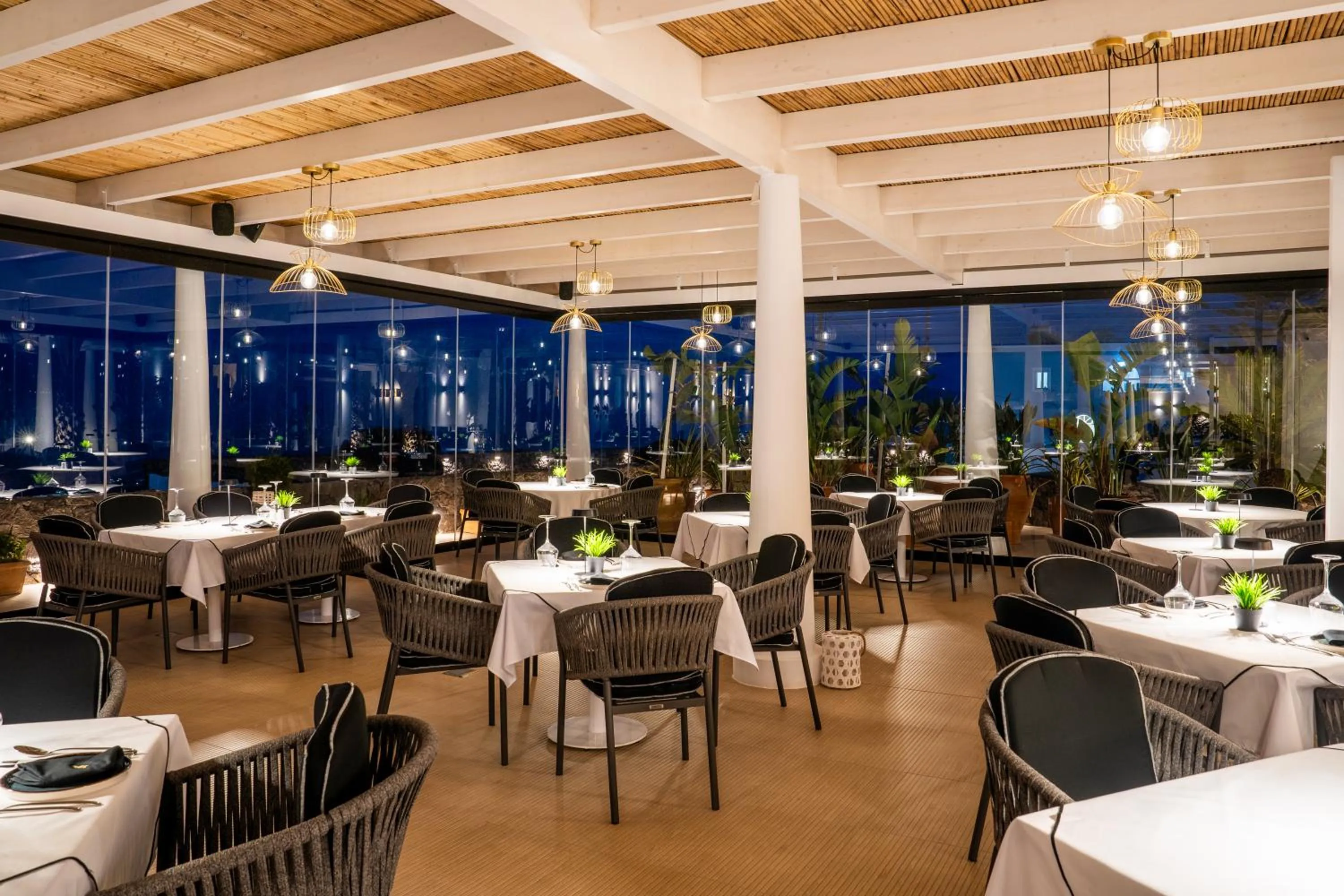 Restaurant/places to eat in Cresanto Luxury Suites