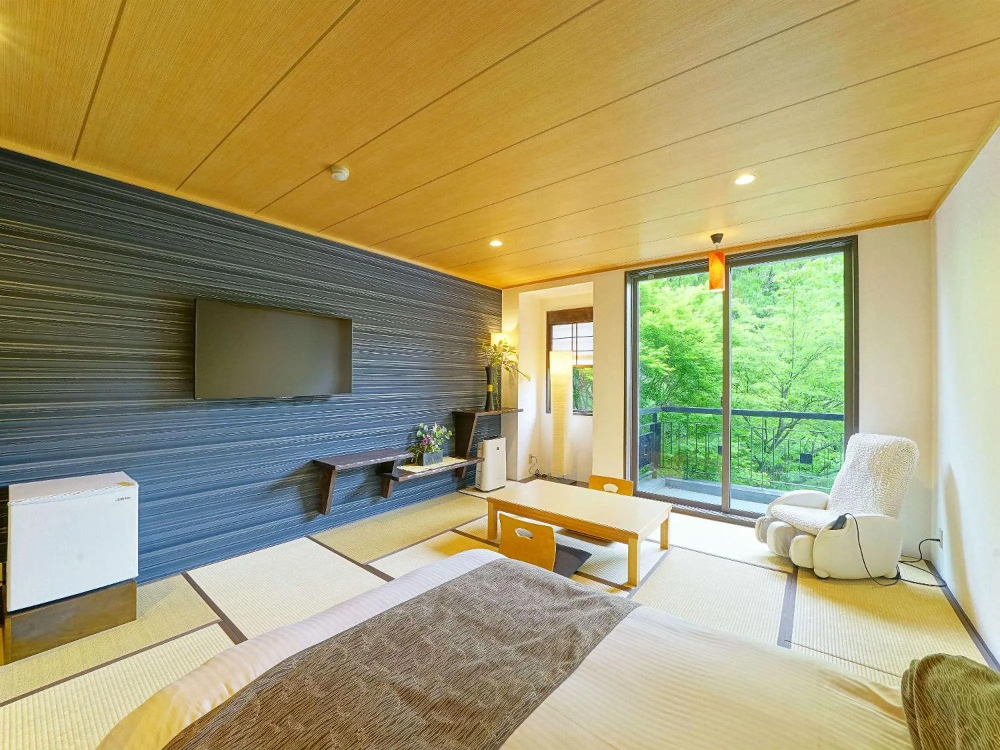 Photo of the whole room, Bed in 伊豆高原温泉ホテル 森の泉