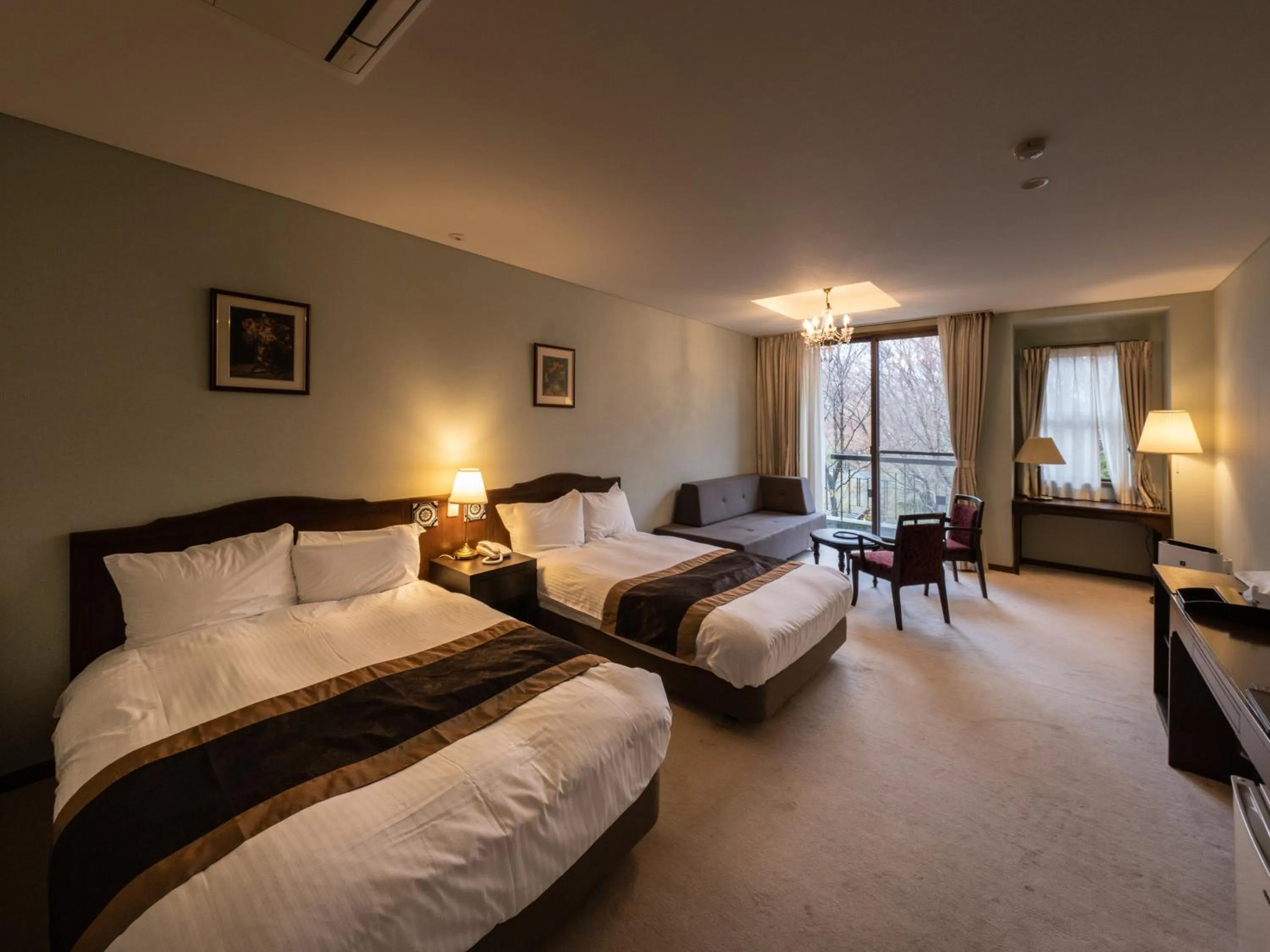 Photo of the whole room, Bed in 伊豆高原温泉ホテル 森の泉