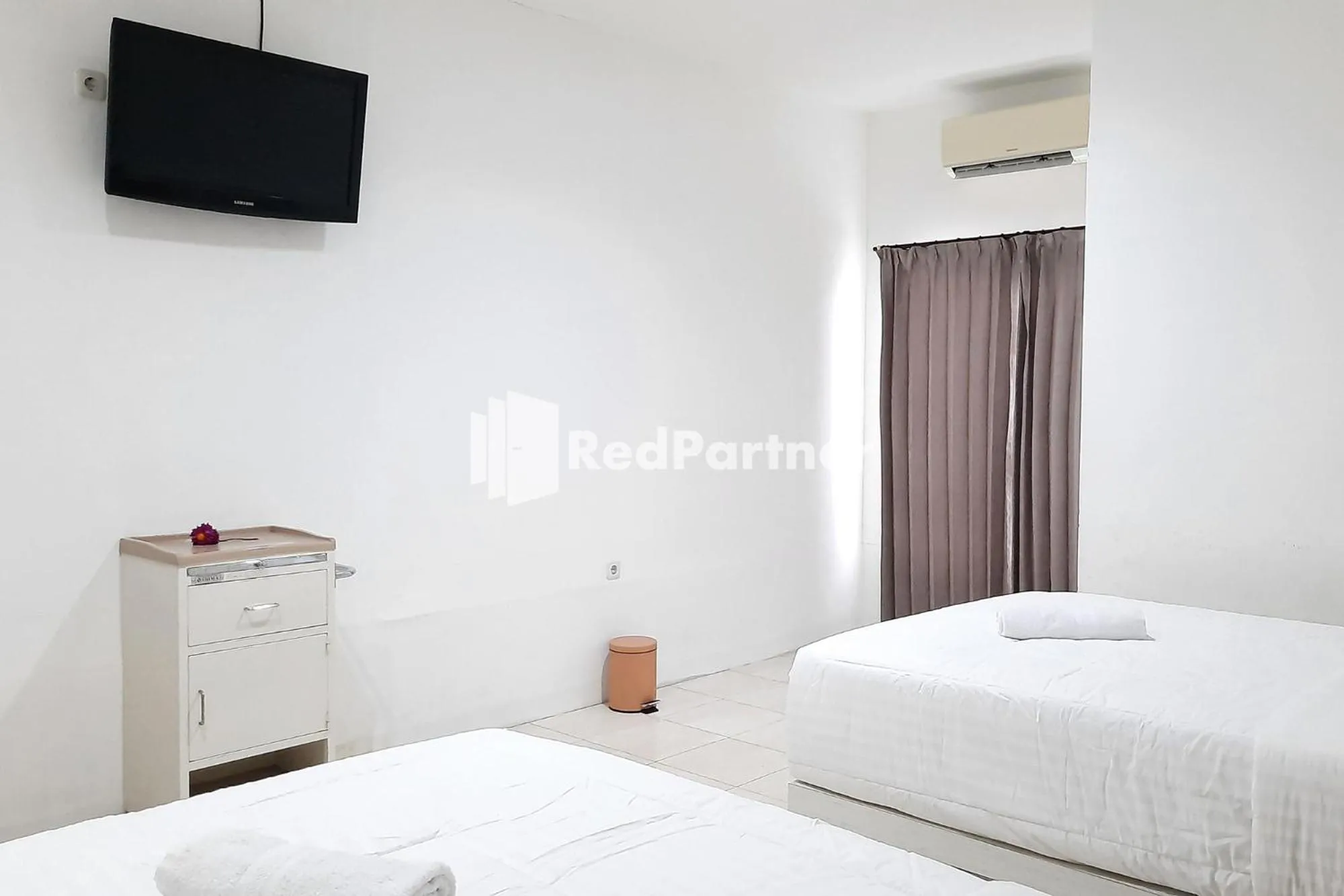 Bedroom, Bed in Roemah Proklamasi Syariah Mitra RedDoorz