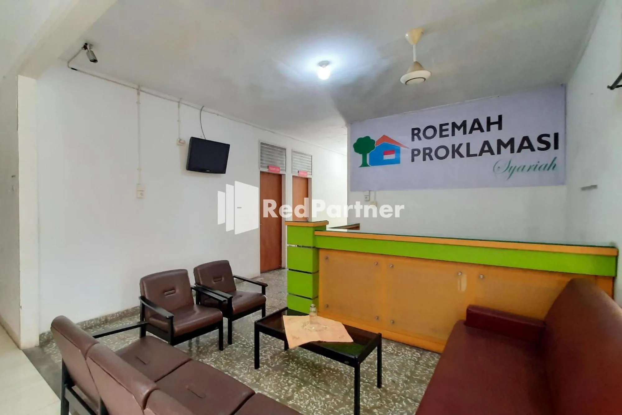 Lobby or reception in Roemah Proklamasi Syariah Mitra RedDoorz