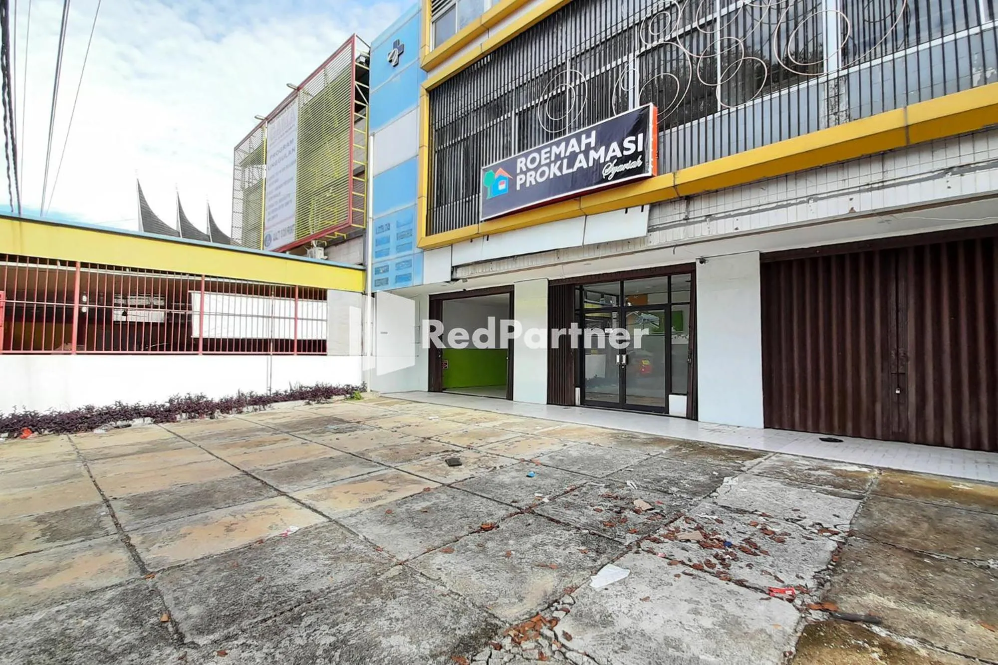 Property building in Roemah Proklamasi Syariah Mitra RedDoorz