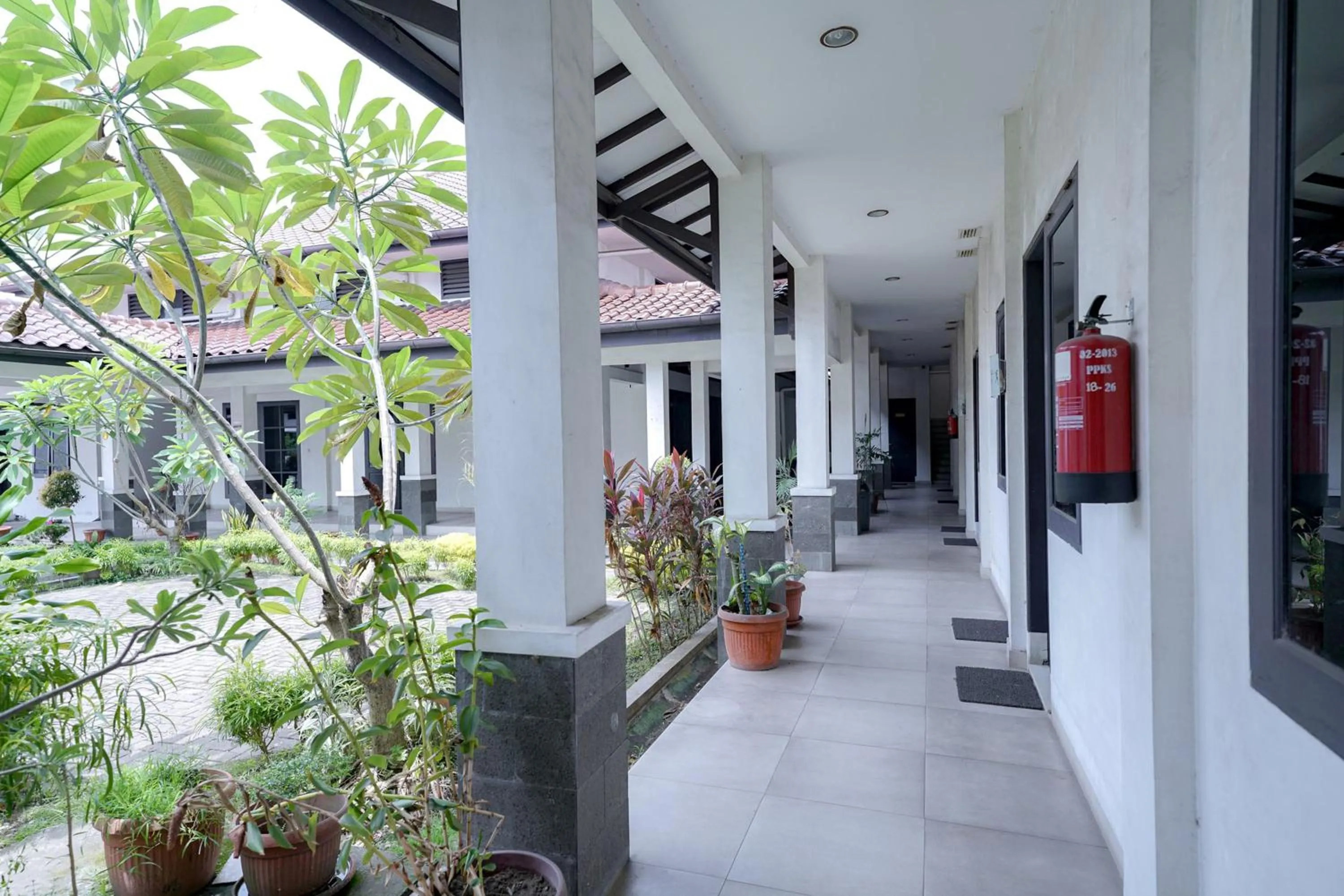 Property building in RedDoorz @ Avros Guest House Medan