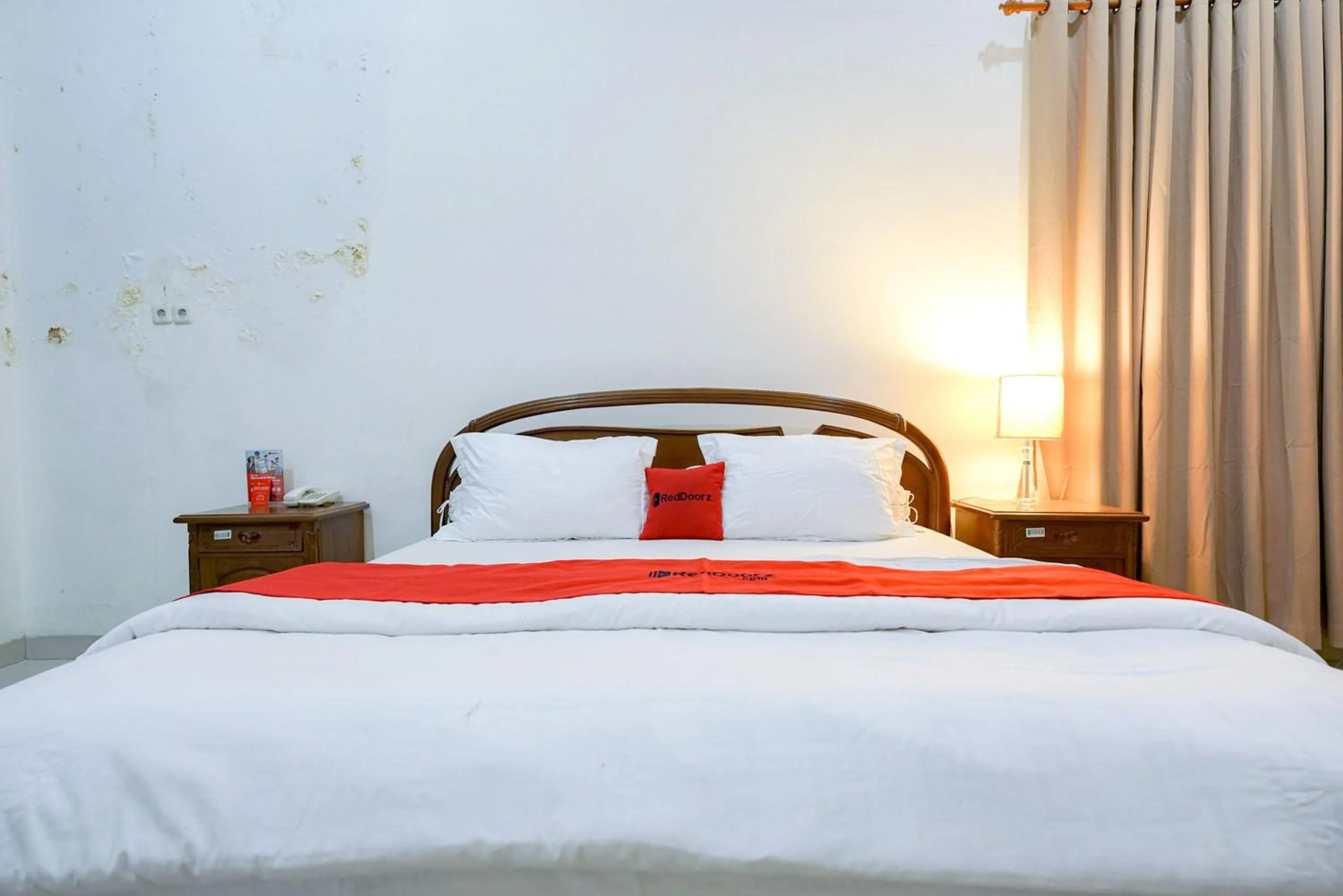 Bedroom, Bed in RedDoorz @ Avros Guest House Medan