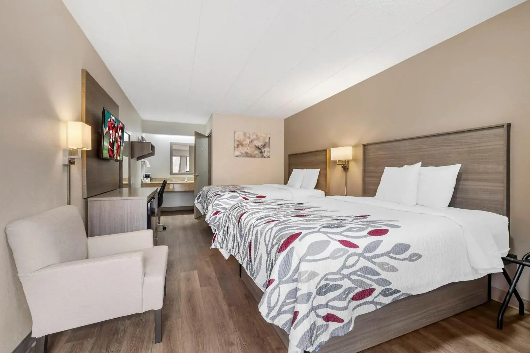 Deluxe Room with Two Queen Beds Smoking in Red Roof Inn Parsippany Deluxe Room with Two Queen Beds Smoking in Red Roof Inn Parsippany